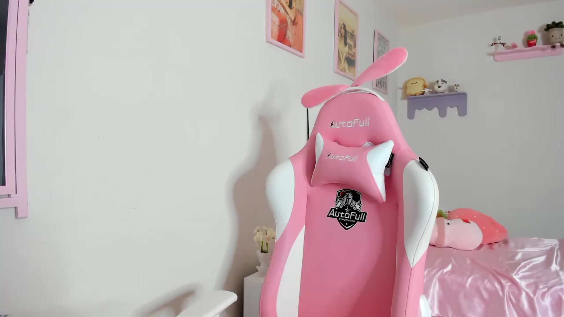 Gallery image thumbnail from Cherrycute666's myfreecams stream on, 08/31/2023, 06:49 image 1 of 20