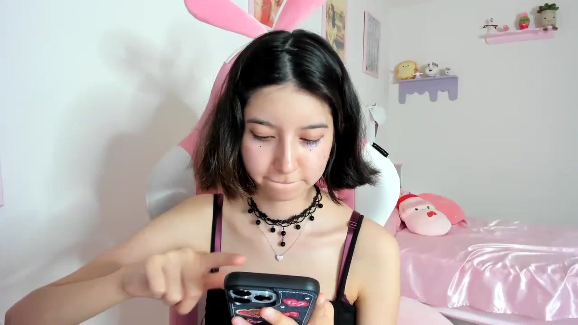 Gallery image thumbnail from Cherrycute666's myfreecams stream on, 09/01/2023, 02:18 image 12 of 20