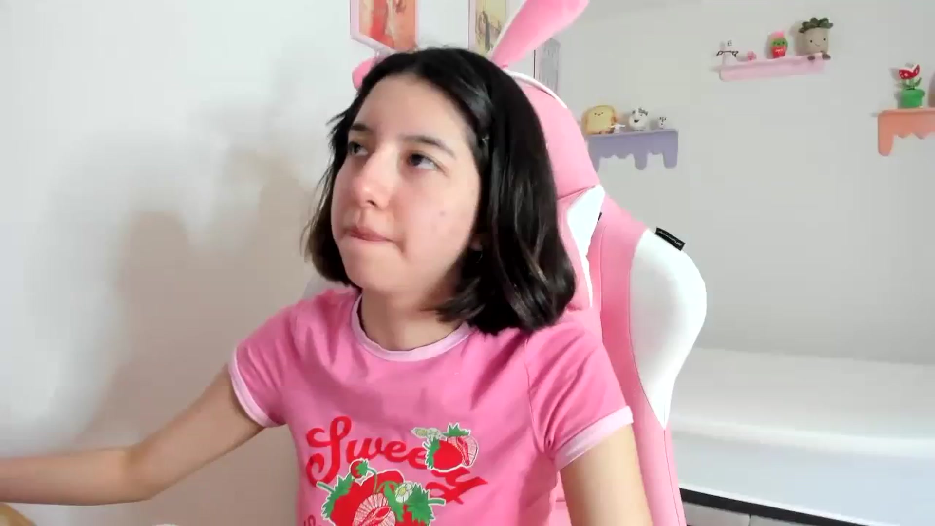 Gallery image thumbnail from Cherrycute666's myfreecams stream on, 09/03/2023, 14:59 image 9 of 20