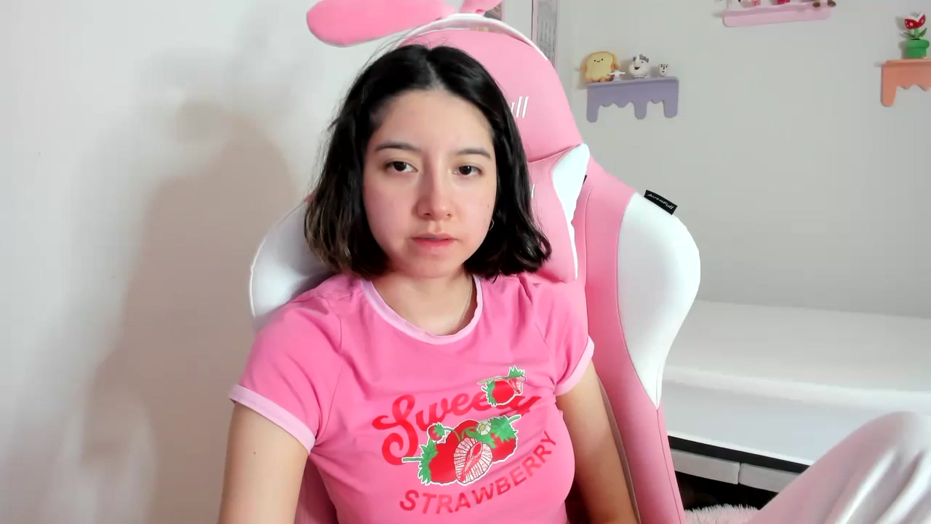 Gallery image thumbnail from Cherrycute666's myfreecams stream on, 09/03/2023, 14:59 image 7 of 20