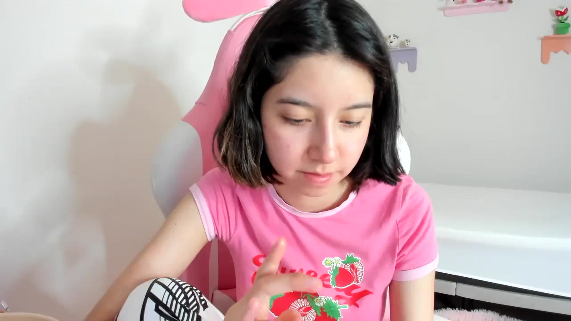 Gallery image thumbnail from Cherrycute666's myfreecams stream on, 09/03/2023, 14:59 image 17 of 20