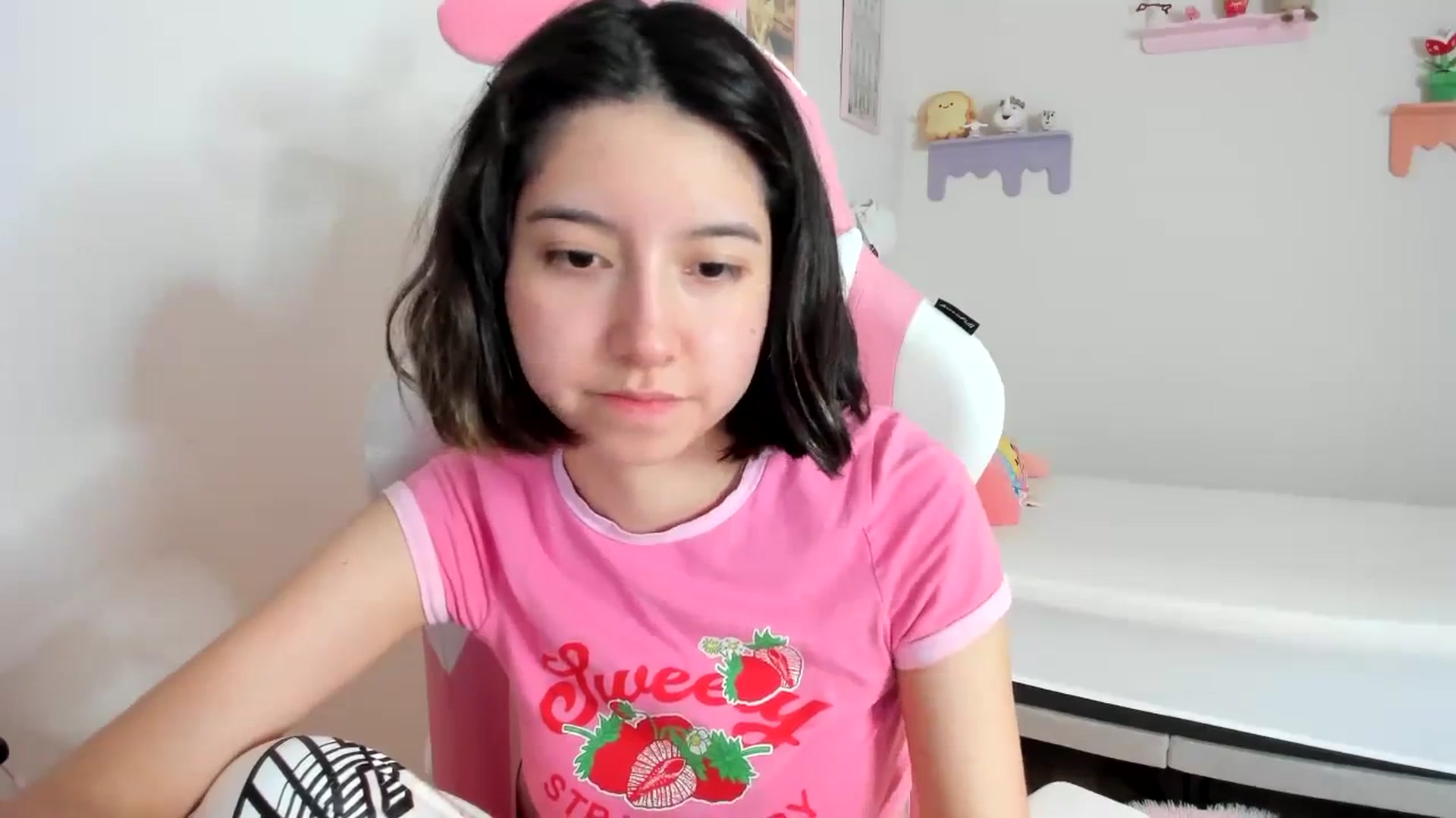 Gallery image thumbnail from Cherrycute666's myfreecams stream on, 09/03/2023, 14:59 image 14 of 20