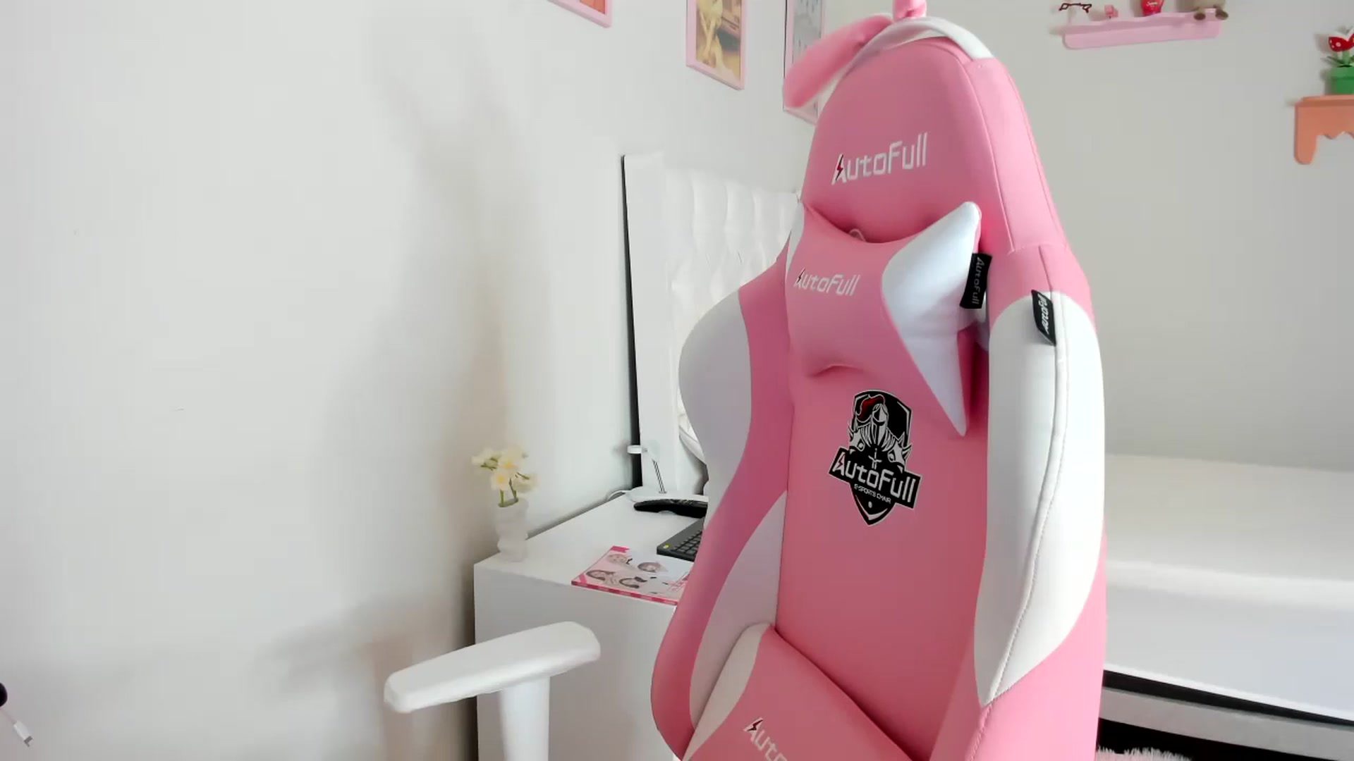 Gallery image thumbnail from Cherrycute666's myfreecams stream on, 09/03/2023, 14:59 image 15 of 20