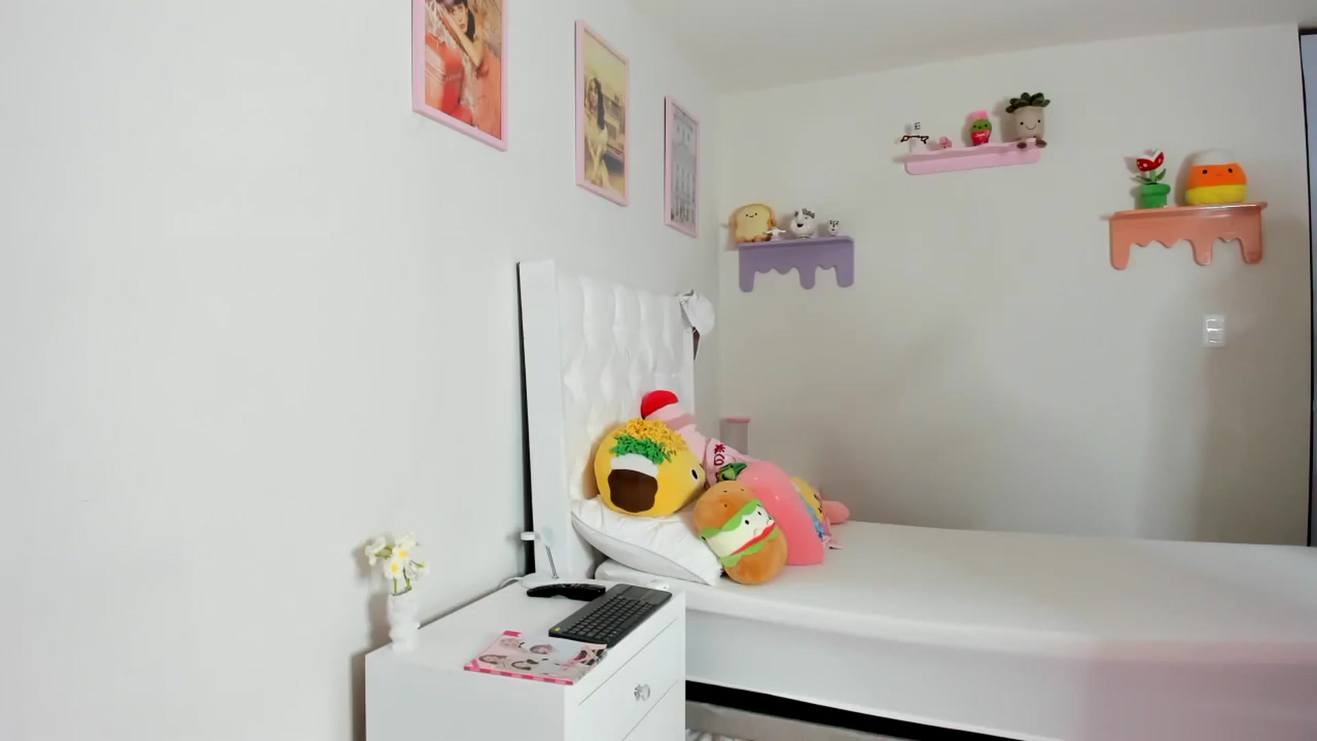 Gallery image thumbnail from Cherrycute666's myfreecams stream on, 09/03/2023, 14:59 image 1 of 20