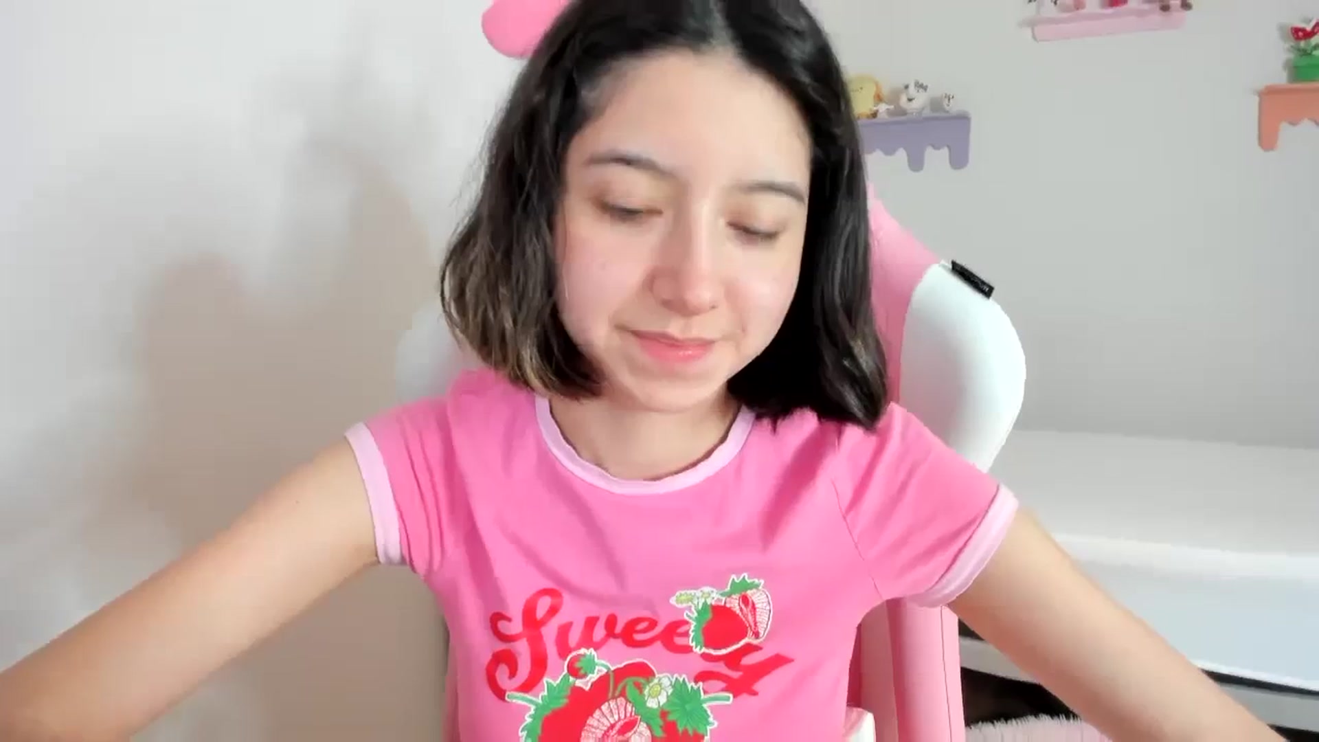 Gallery image thumbnail from Cherrycute666's myfreecams stream on, 09/03/2023, 14:59 image 13 of 20