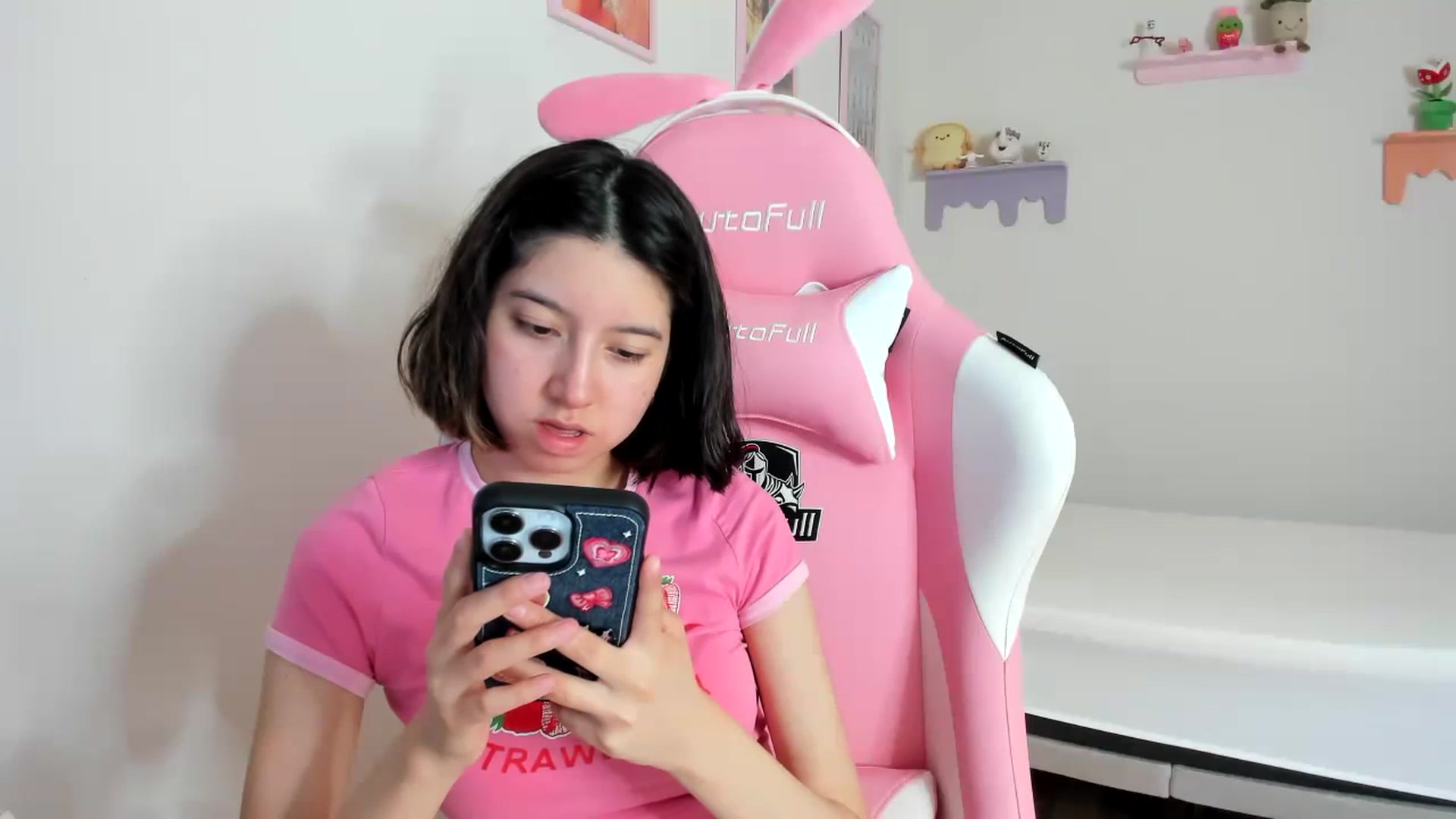 Gallery image thumbnail from Cherrycute666's myfreecams stream on, 09/03/2023, 14:59 image 11 of 20
