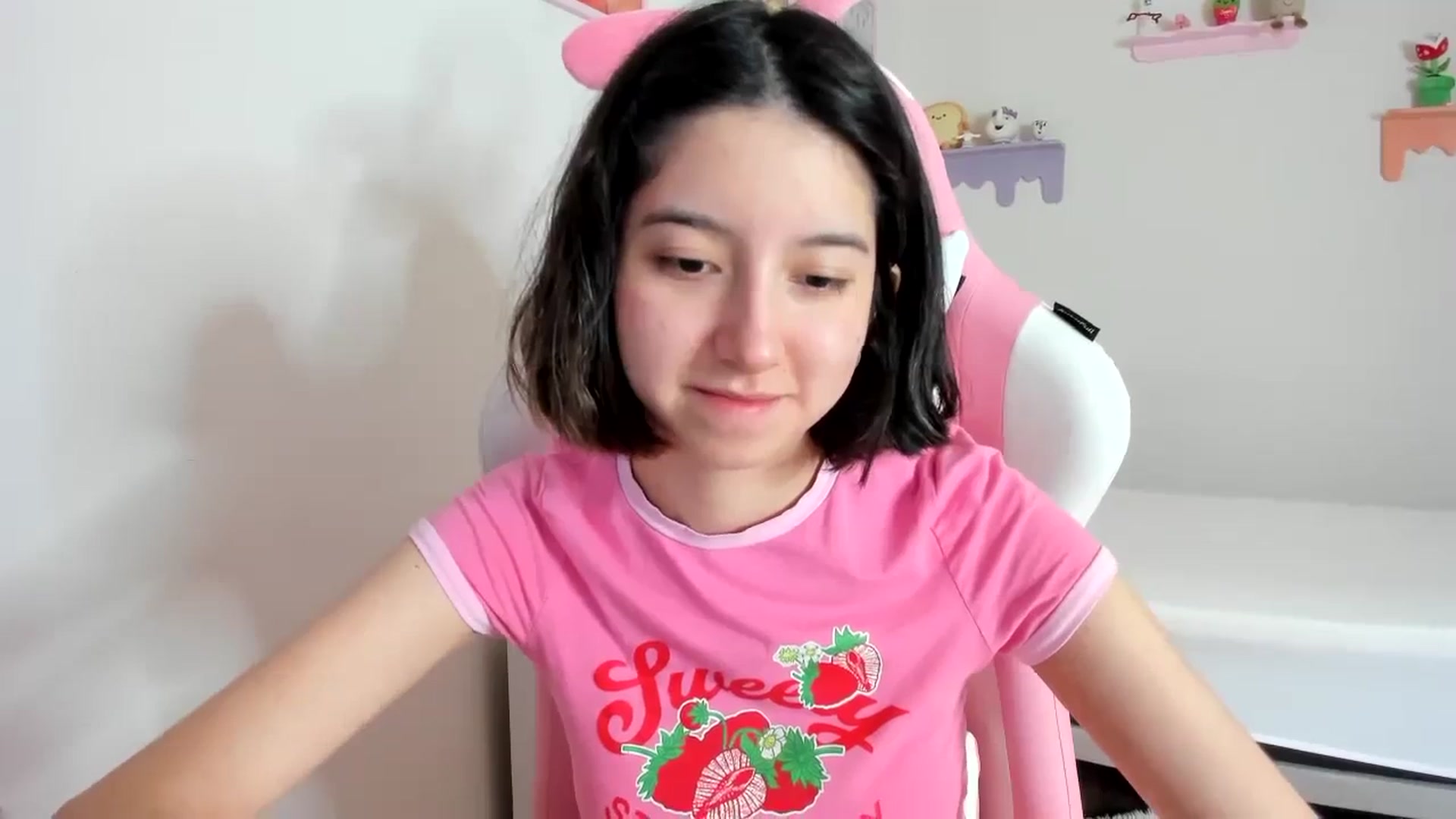 Gallery image thumbnail from Cherrycute666's myfreecams stream on, 09/03/2023, 14:59 image 10 of 20