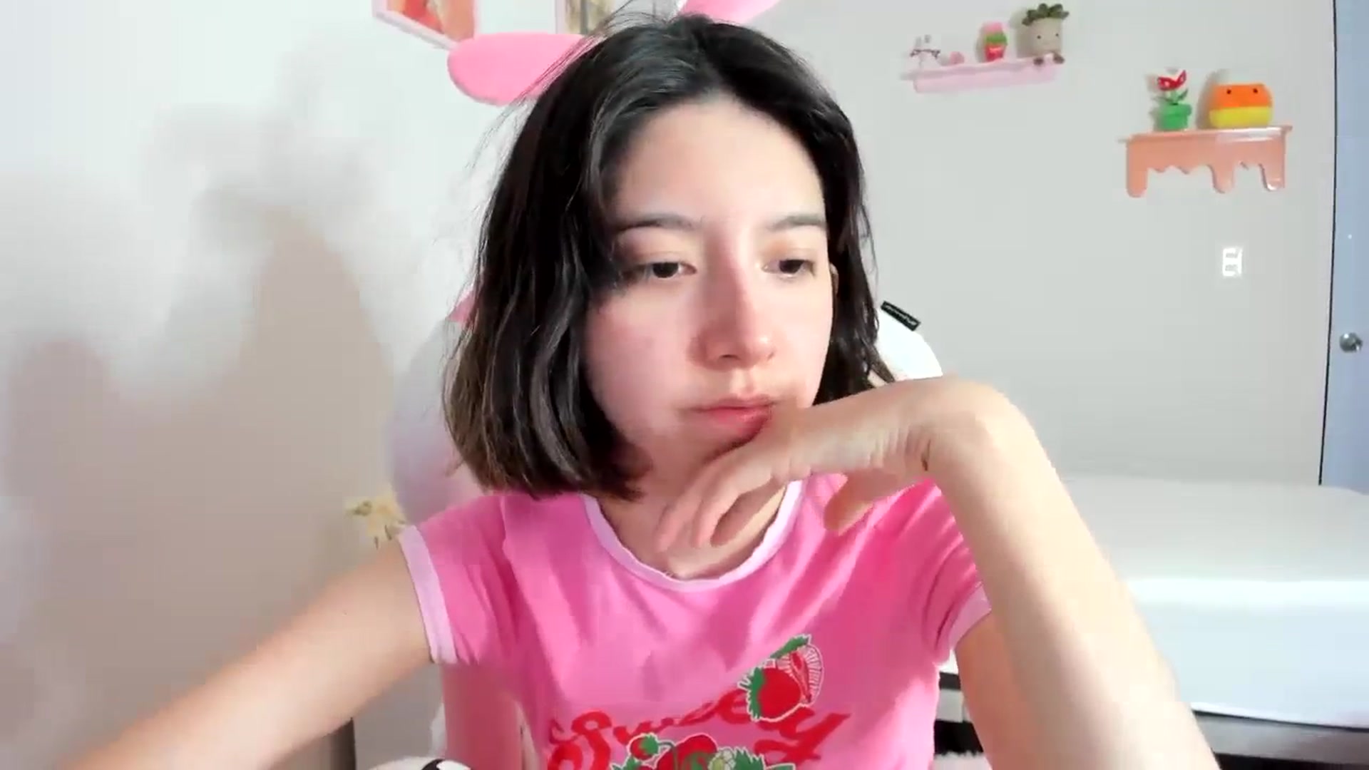Gallery image thumbnail from Cherrycute666's myfreecams stream on, 09/03/2023, 14:59 image 3 of 20