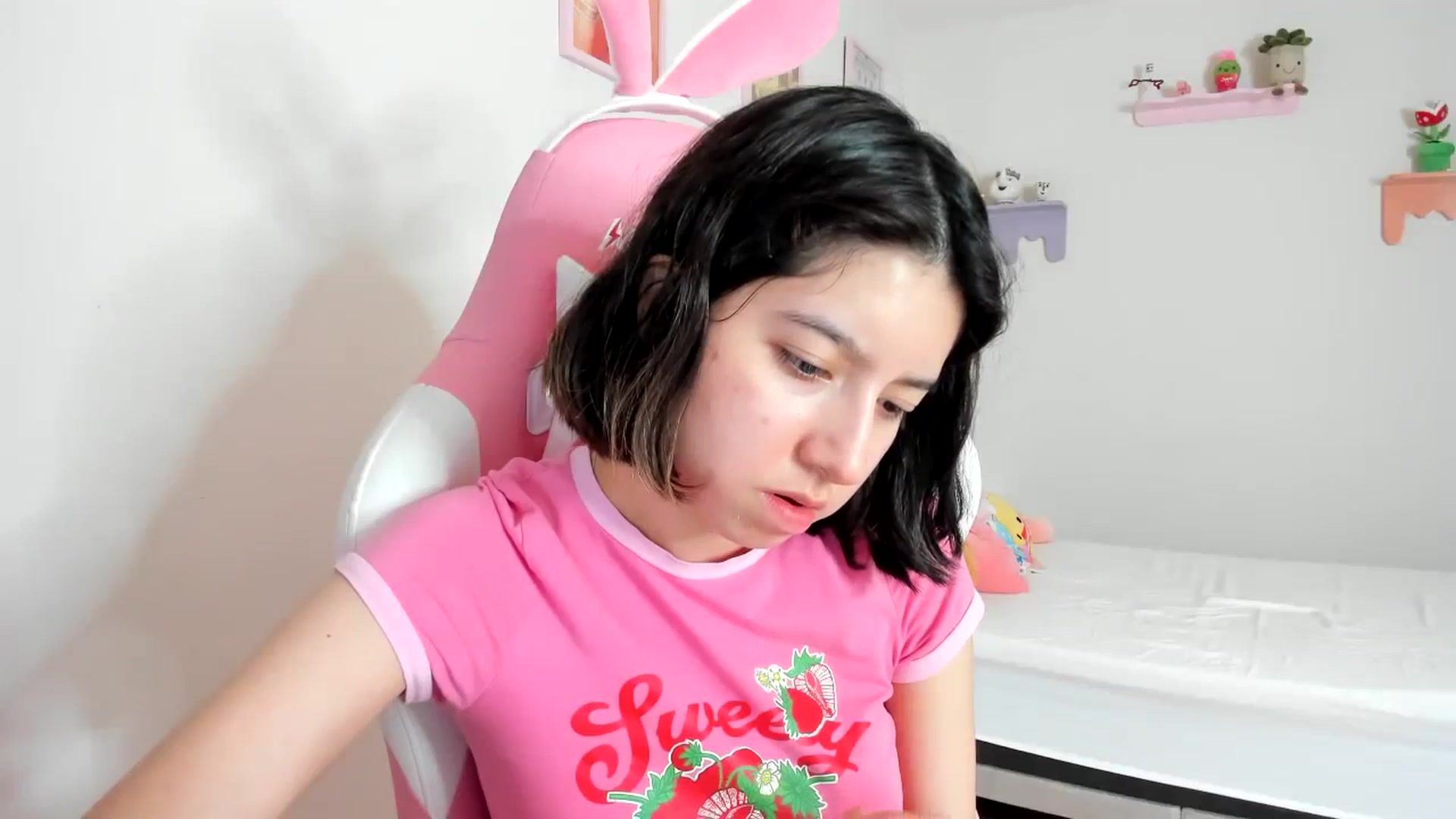 Gallery image thumbnail from Cherrycute666's myfreecams stream on, 09/03/2023, 23:30 image 8 of 20