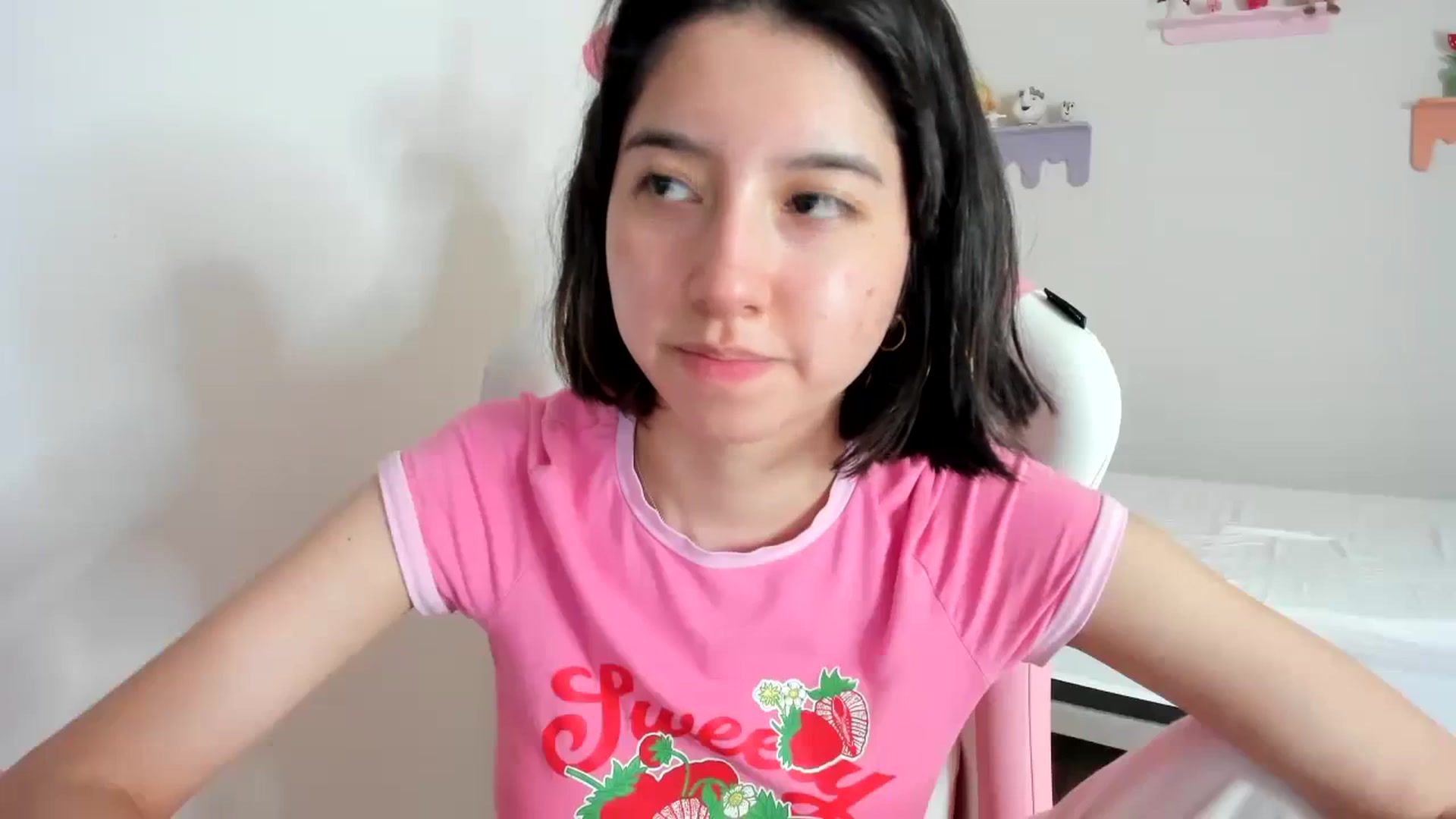 Gallery image thumbnail from Cherrycute666's myfreecams stream on, 09/03/2023, 23:30 image 4 of 20