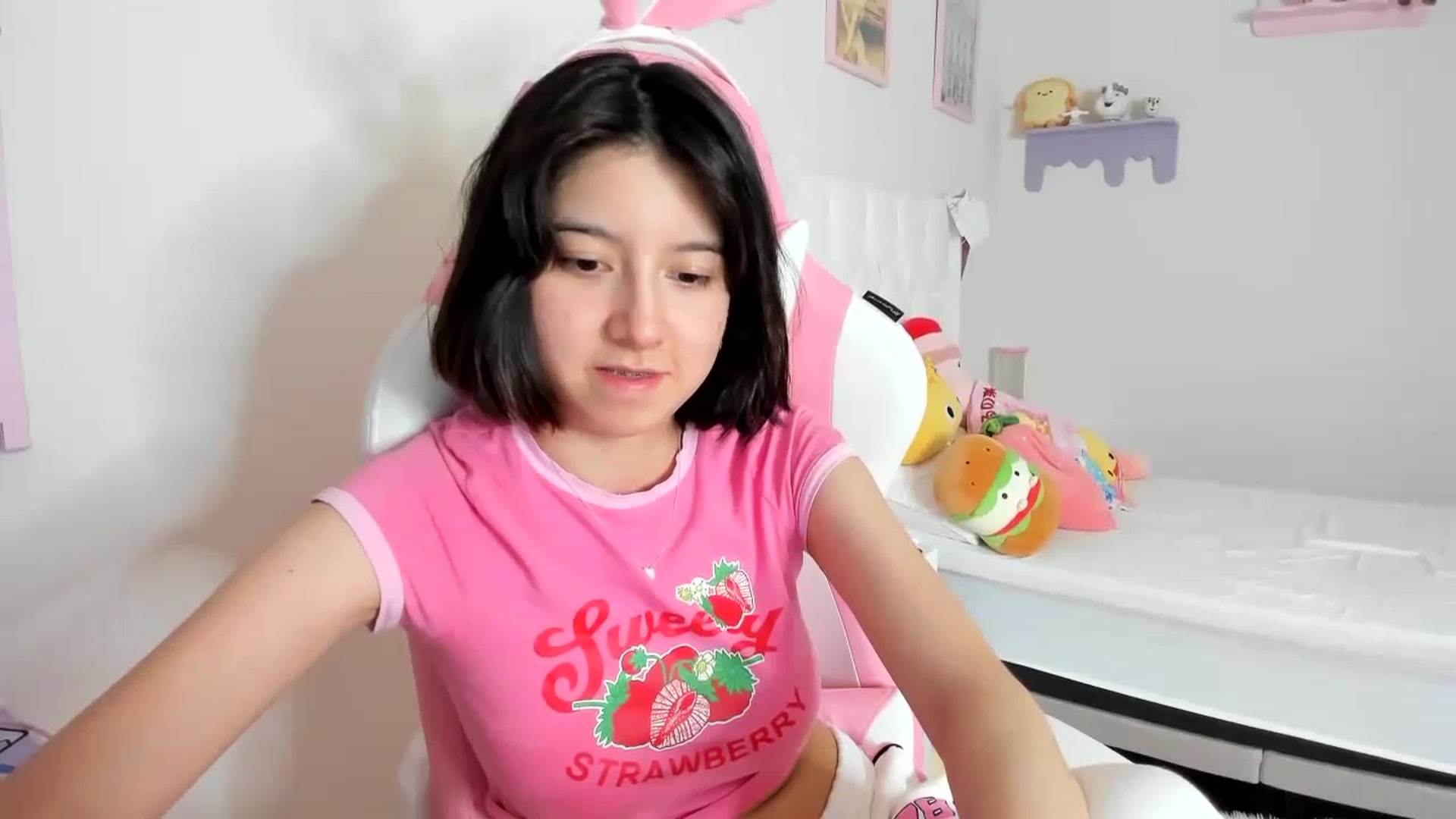 Gallery image thumbnail from Cherrycute666's myfreecams stream on, 09/03/2023, 23:30 image 15 of 20