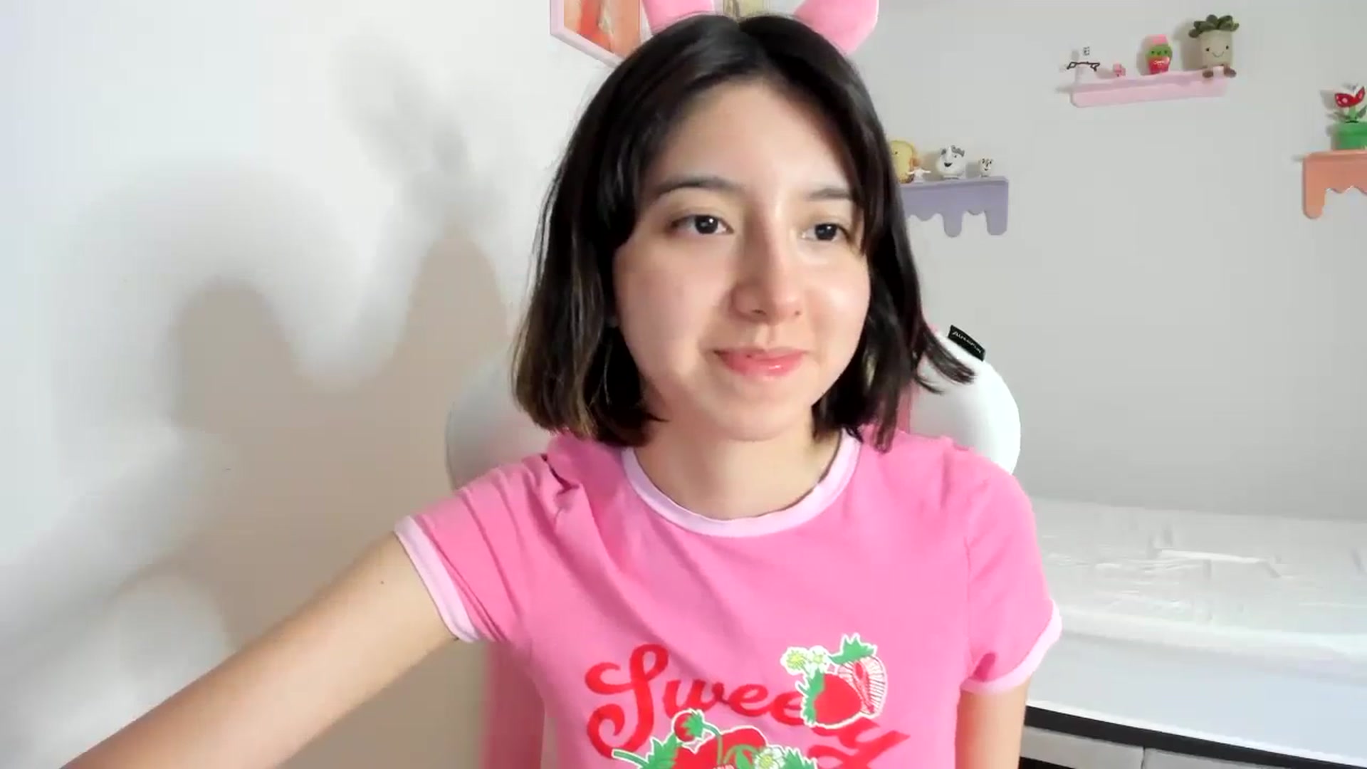 Gallery image thumbnail from Cherrycute666's myfreecams stream on, 09/04/2023, 02:24 image 16 of 20