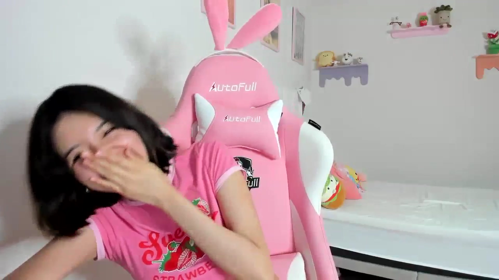 Gallery image thumbnail from Cherrycute666's myfreecams stream on, 09/04/2023, 02:24 image 18 of 20