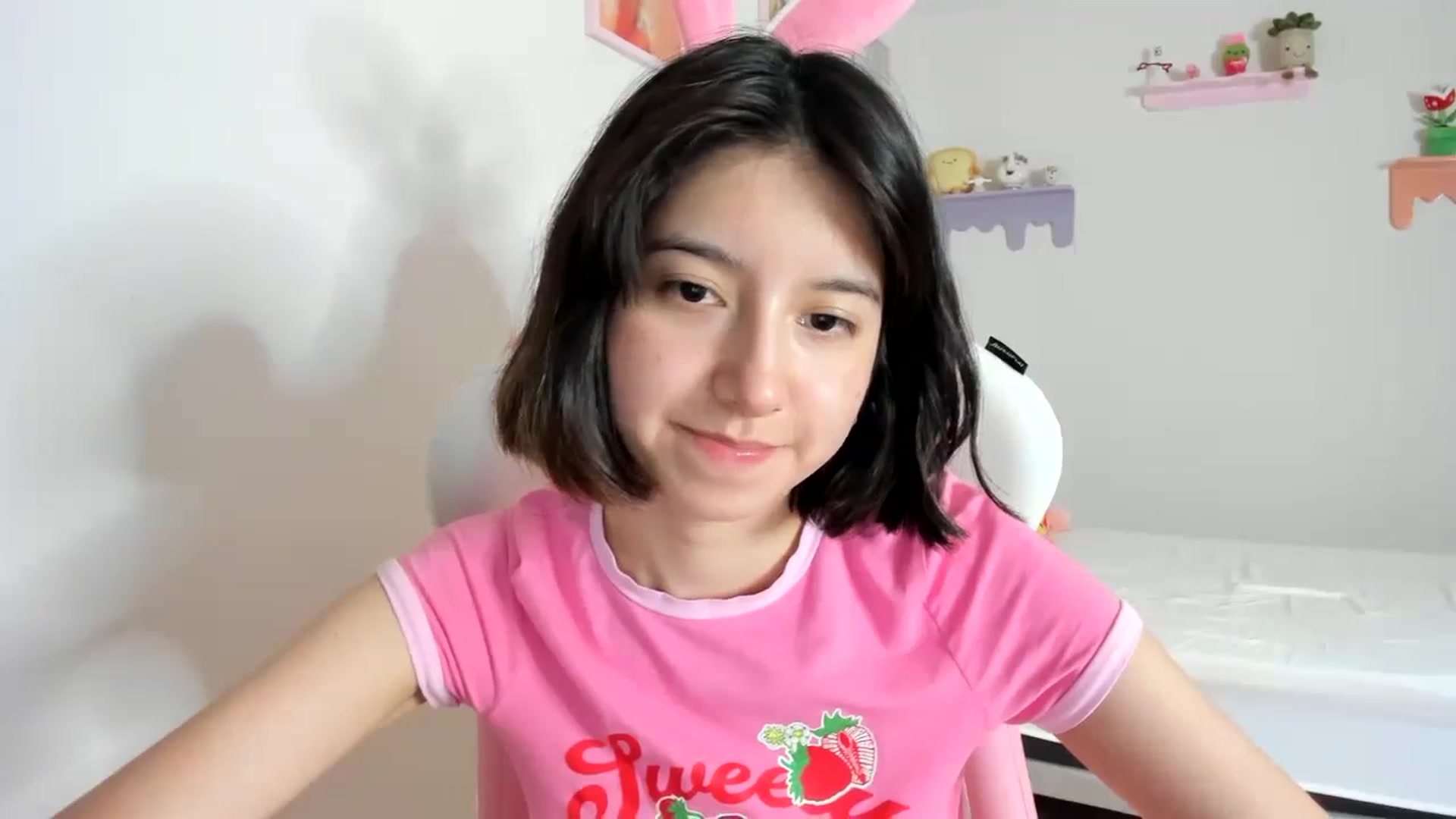 Gallery image thumbnail from Cherrycute666's myfreecams stream on, 09/04/2023, 02:24 image 17 of 20