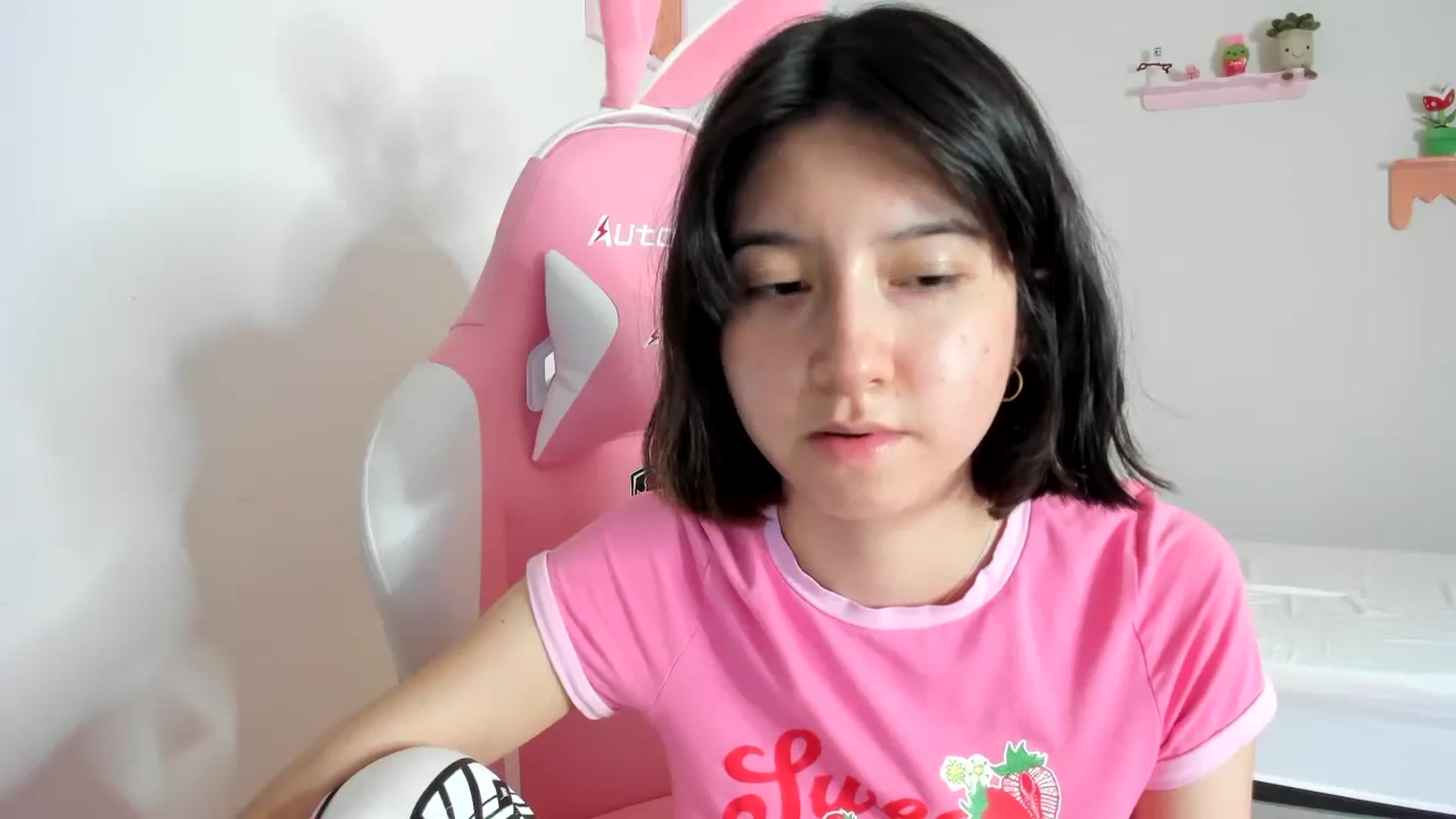 Gallery image thumbnail from Cherrycute666's myfreecams stream on, 09/04/2023, 02:24 image 14 of 20