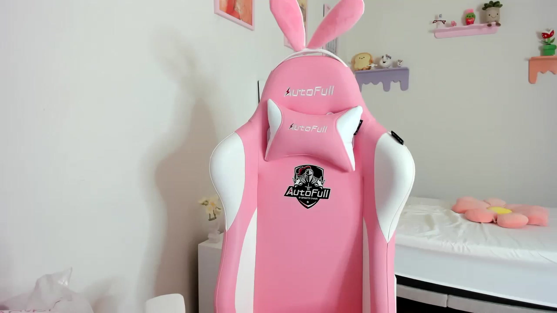 Gallery image thumbnail from Cherrycute666's myfreecams stream on, 09/04/2023, 19:41 image 19 of 20