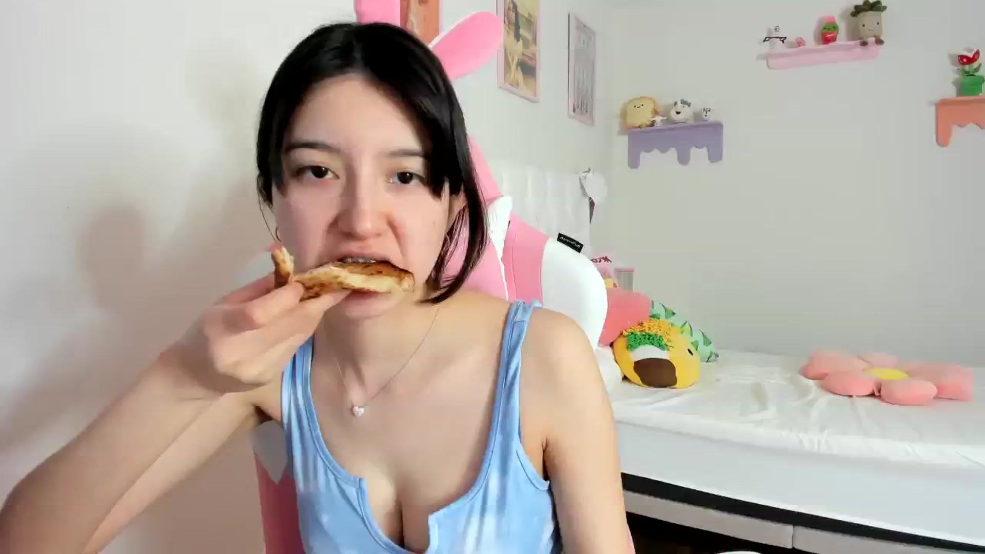 Gallery image thumbnail from Cherrycute666's myfreecams stream on, 09/04/2023, 19:41 image 1 of 20