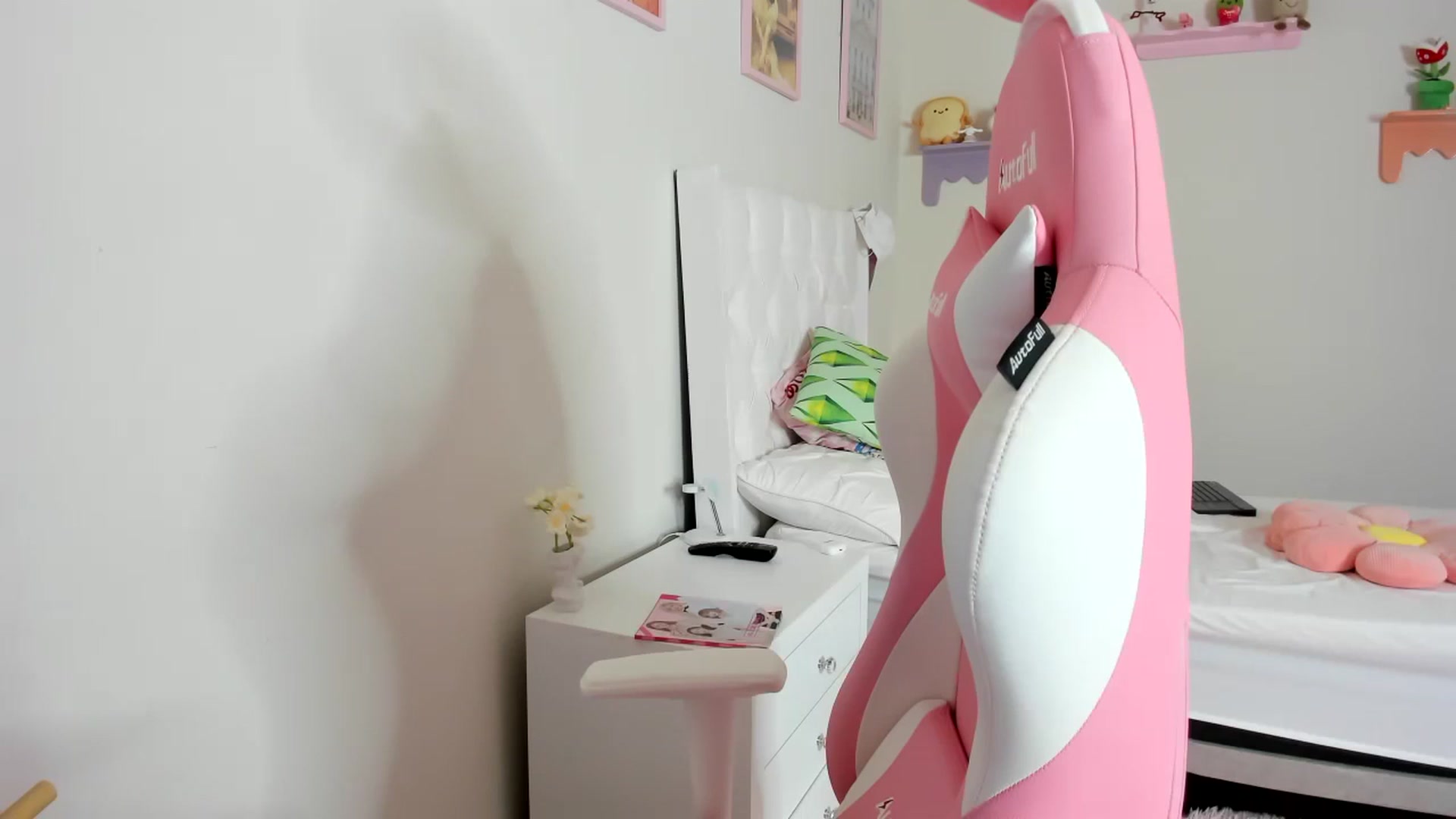Gallery image thumbnail from Cherrycute666's myfreecams stream on, 09/04/2023, 23:10 image 20 of 20
