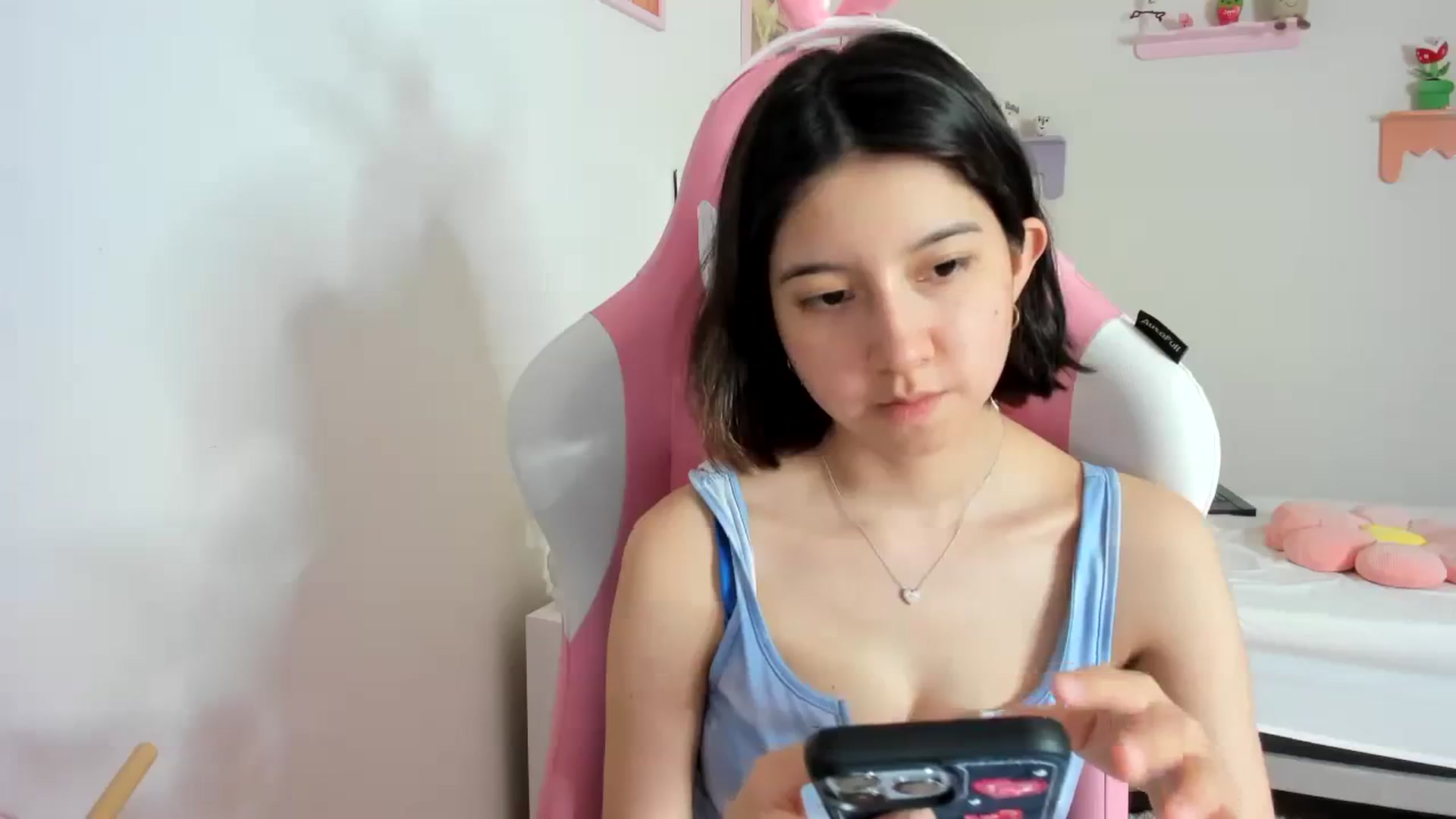 Gallery image thumbnail from Cherrycute666's myfreecams stream on, 09/04/2023, 23:10 image 4 of 20