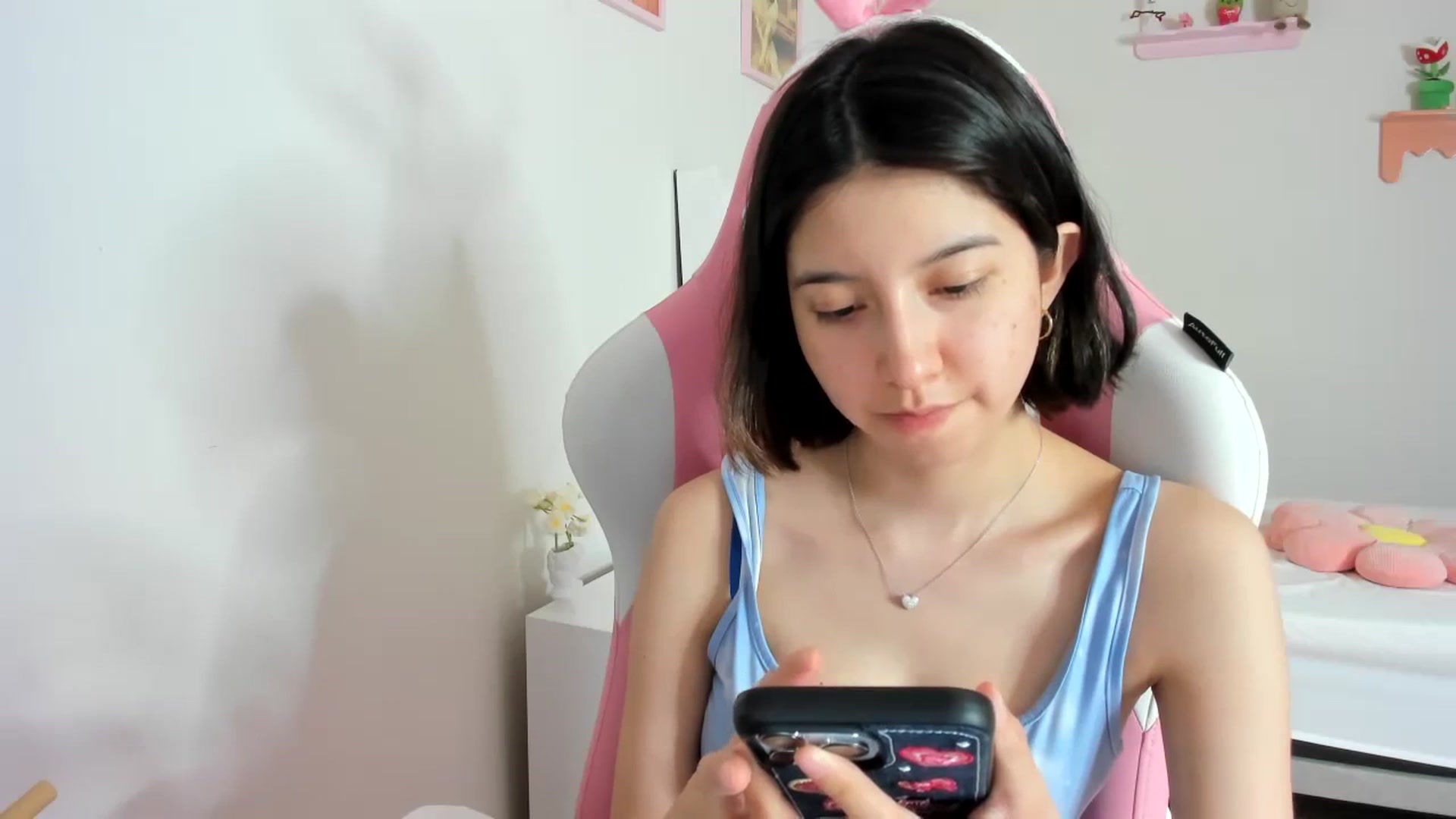Gallery image thumbnail from Cherrycute666's myfreecams stream on, 09/04/2023, 23:10 image 14 of 20