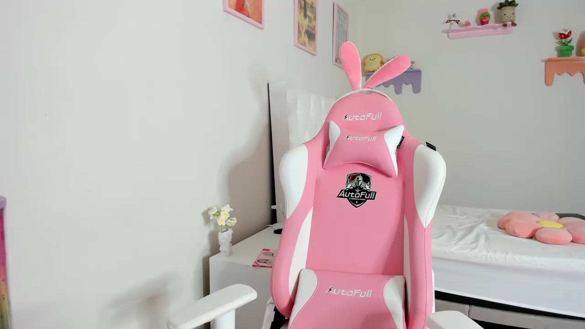 Gallery image thumbnail from Cherrycute666's myfreecams stream on, 09/05/2023, 04:08 image 2 of 20