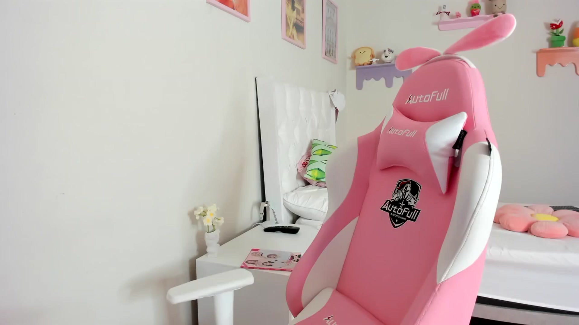 Gallery image thumbnail from Cherrycute666's myfreecams stream on, 09/05/2023, 18:50 image 1 of 20