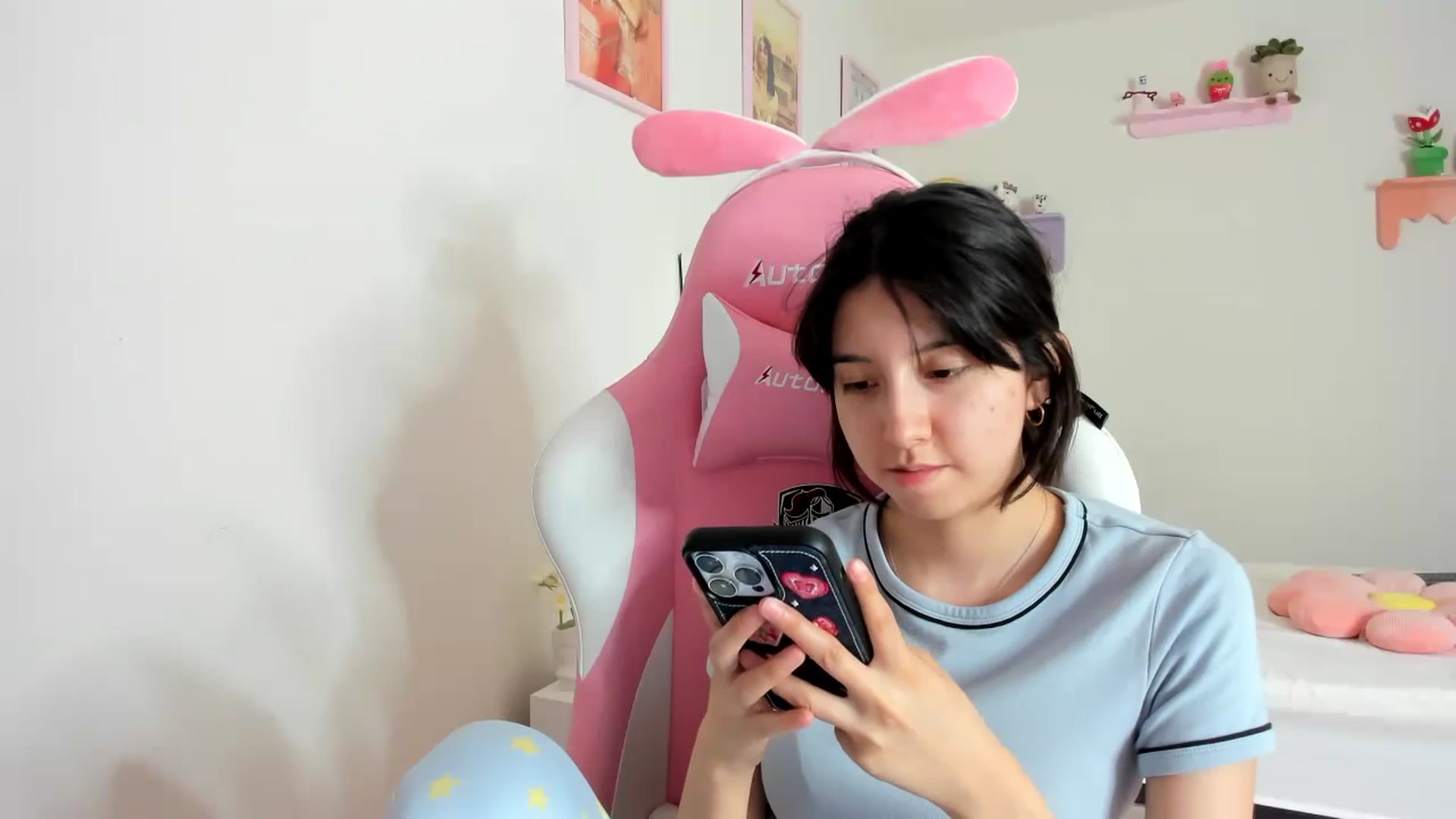 Gallery image thumbnail from Cherrycute666's myfreecams stream on, 09/05/2023, 18:50 image 14 of 20
