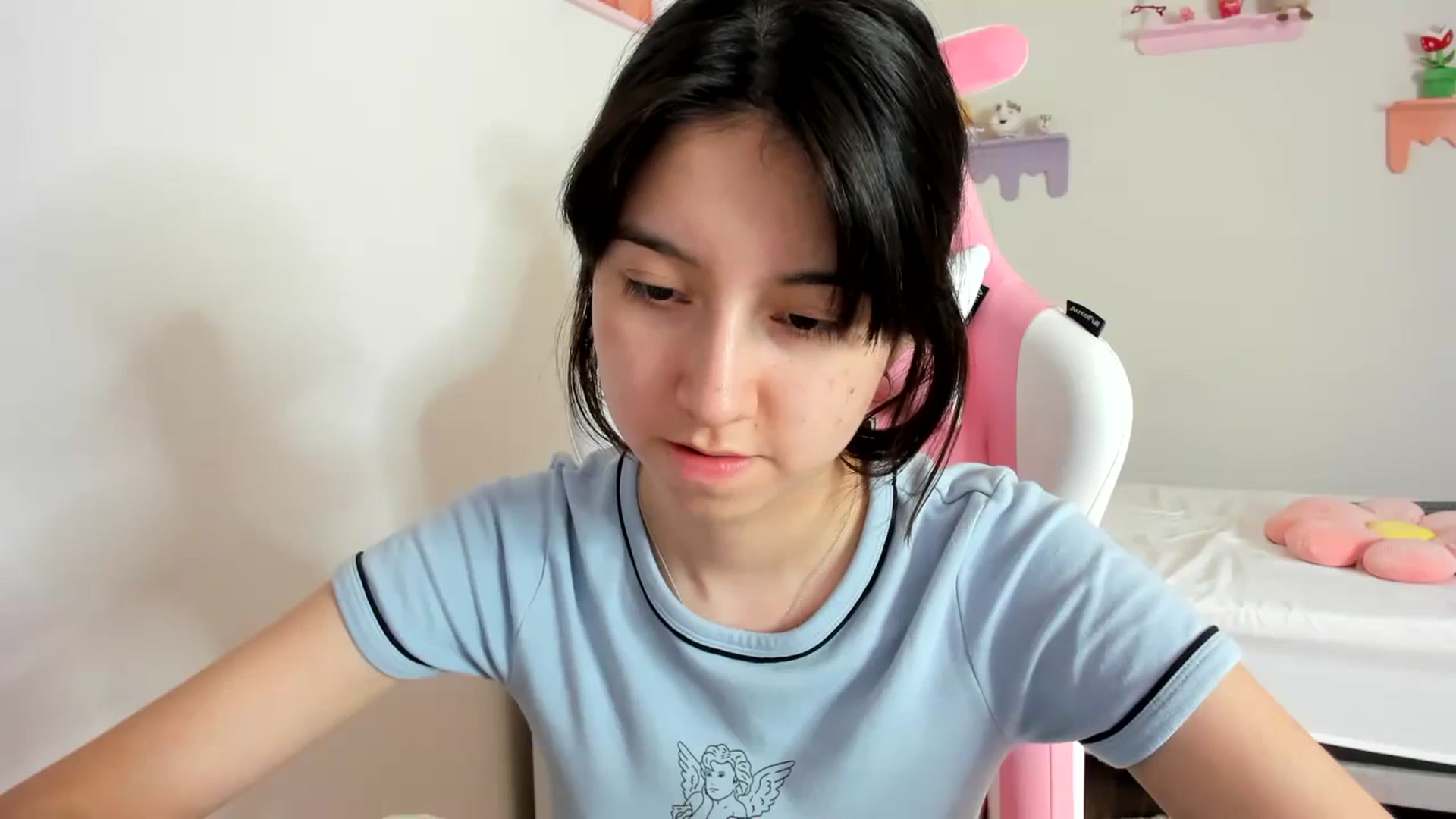 Gallery image thumbnail from Cherrycute666's myfreecams stream on, 09/05/2023, 18:50 image 11 of 20