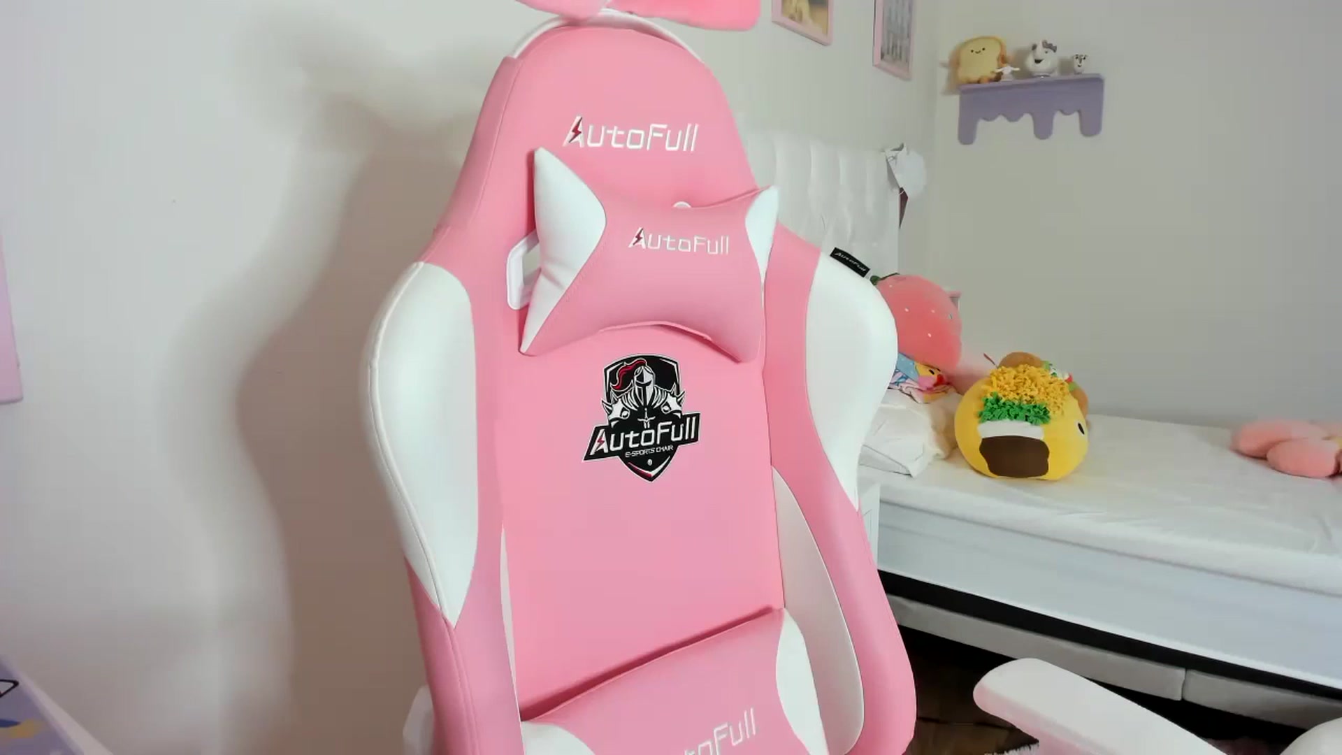 Gallery image thumbnail from Cherrycute666's myfreecams stream on, 09/07/2023, 24:29 image 15 of 20