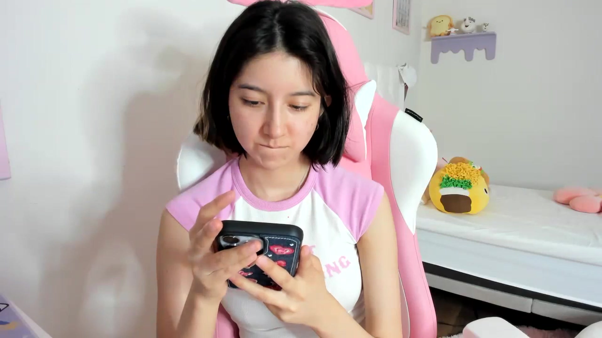 Gallery image thumbnail from Cherrycute666's myfreecams stream on, 09/07/2023, 24:29 image 13 of 20