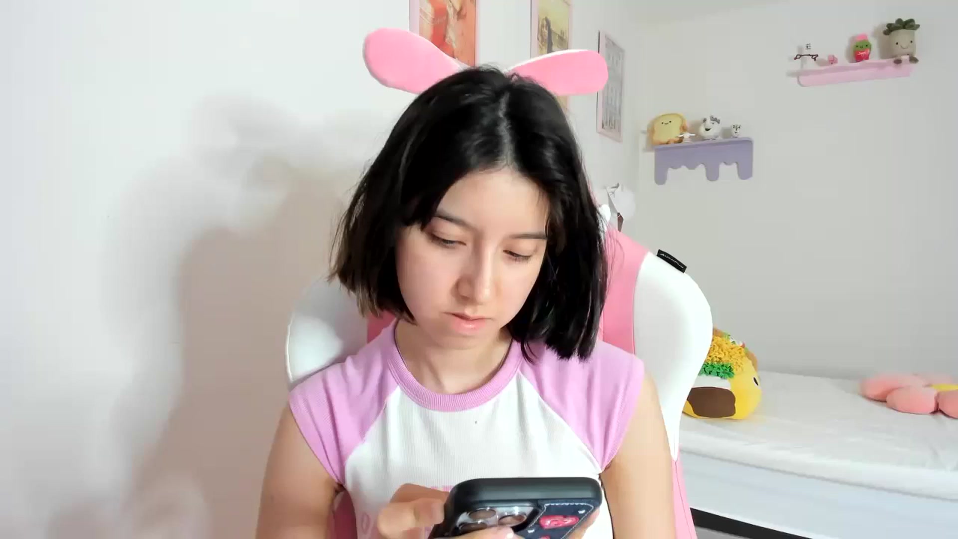 Gallery image thumbnail from Cherrycute666's myfreecams stream on, 09/07/2023, 24:29 image 18 of 20