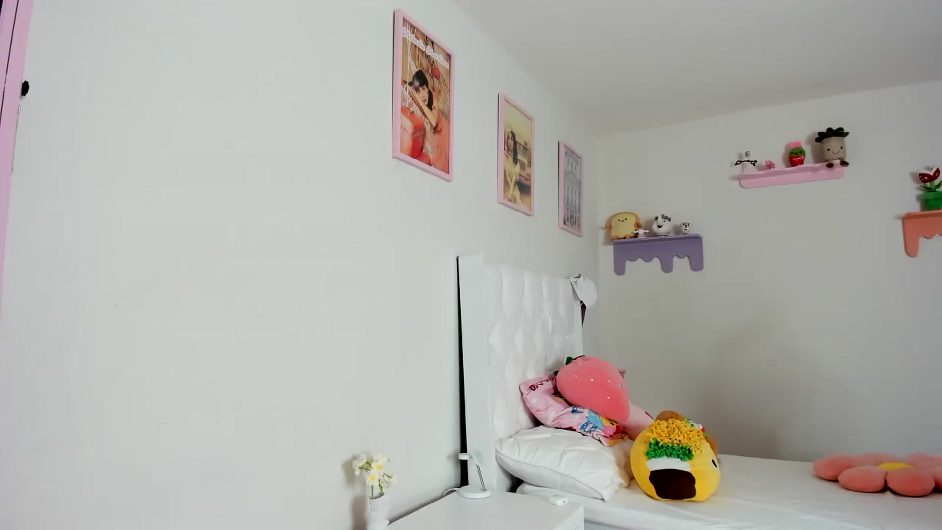 Gallery image thumbnail from Cherrycute666's myfreecams stream on, 09/07/2023, 16:22 image 13 of 20