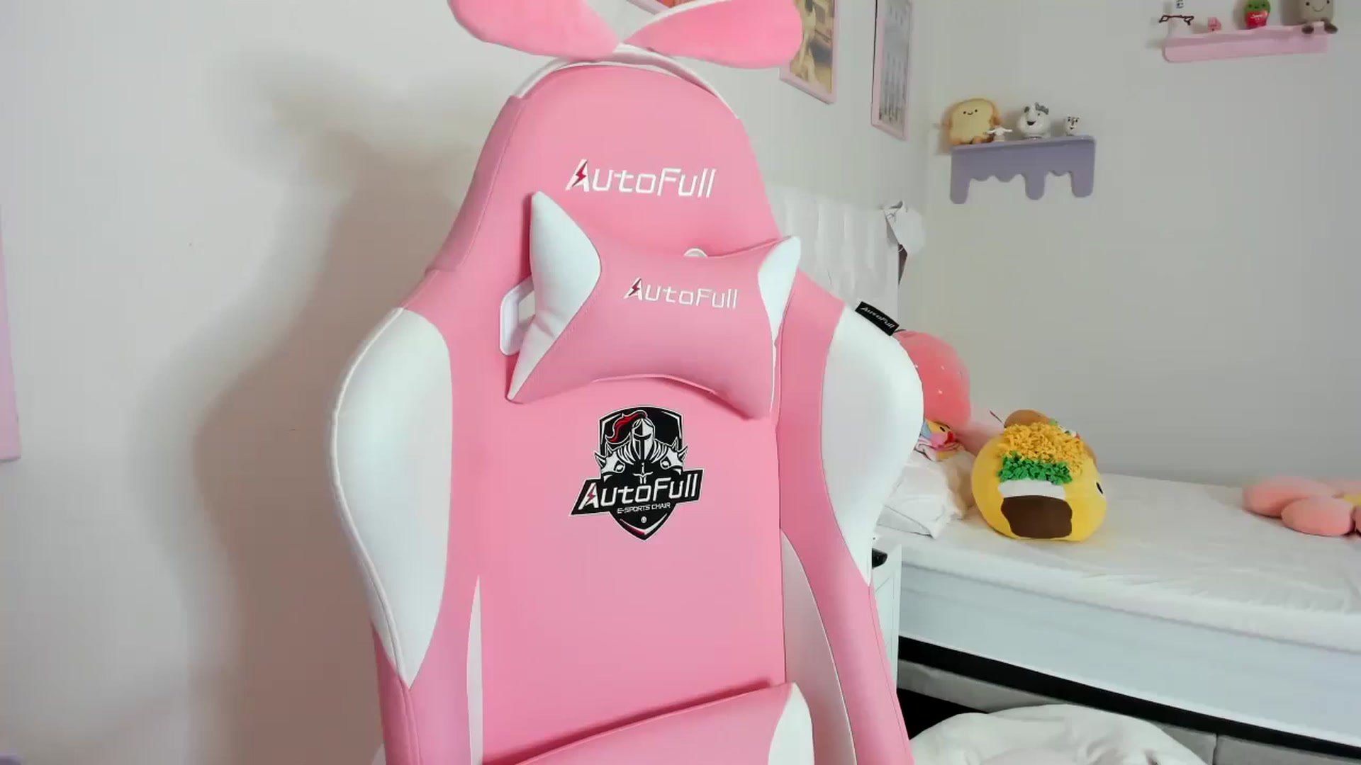 Gallery image thumbnail from Cherrycute666's myfreecams stream on, 09/07/2023, 19:30 image 8 of 20
