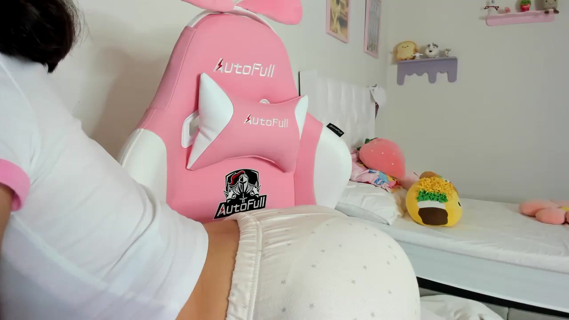 Gallery image thumbnail from Cherrycute666's myfreecams stream on, 09/07/2023, 19:30 image 9 of 20
