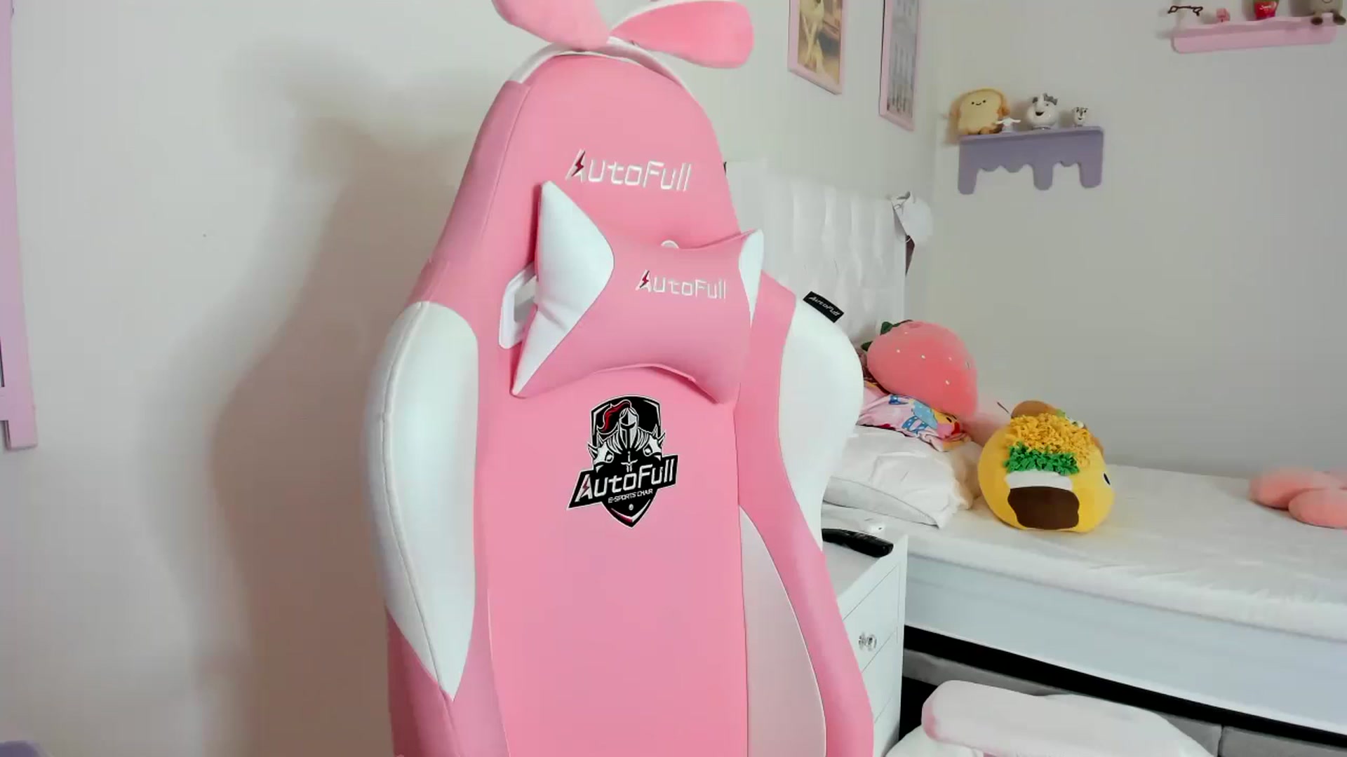 Gallery image thumbnail from Cherrycute666's myfreecams stream on, 09/07/2023, 19:30 image 3 of 20