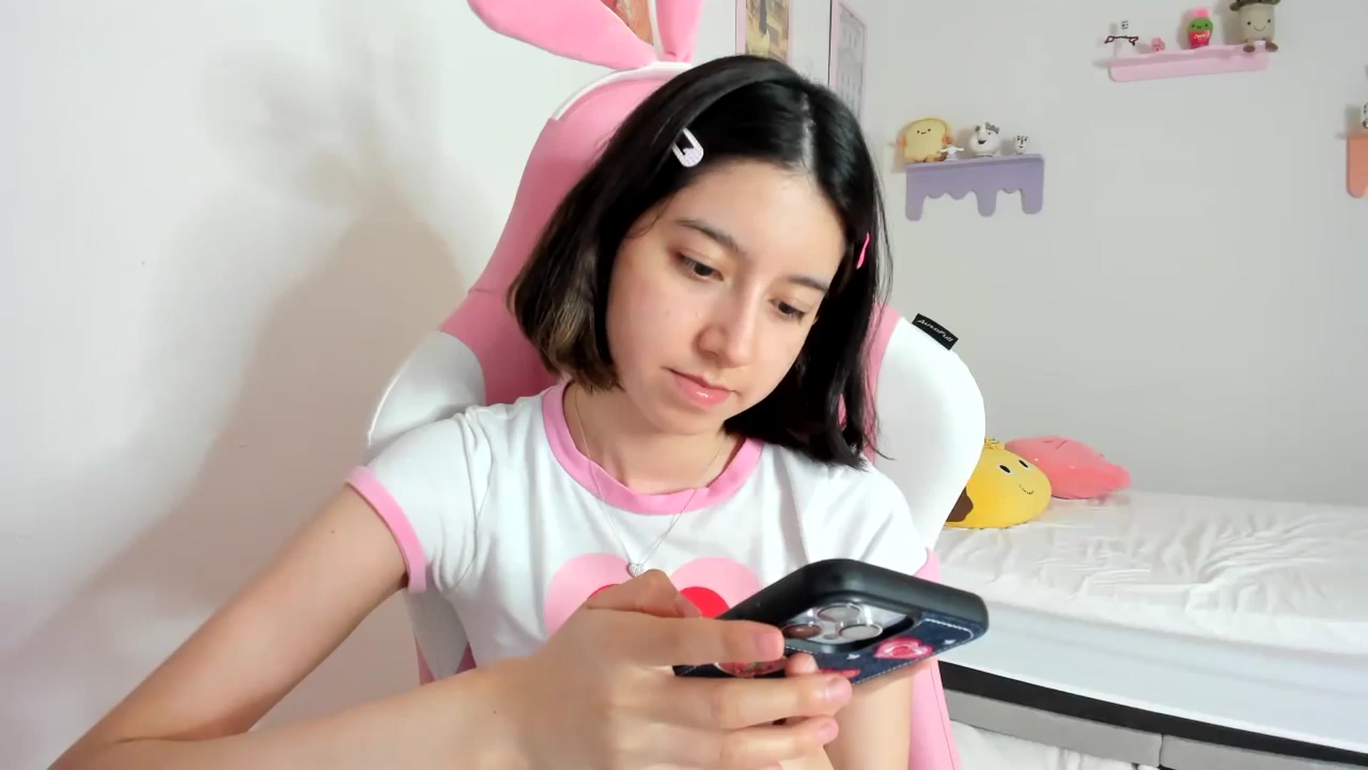 Gallery image thumbnail from Cherrycute666's myfreecams stream on, 09/08/2023, 24:01 image 4 of 20