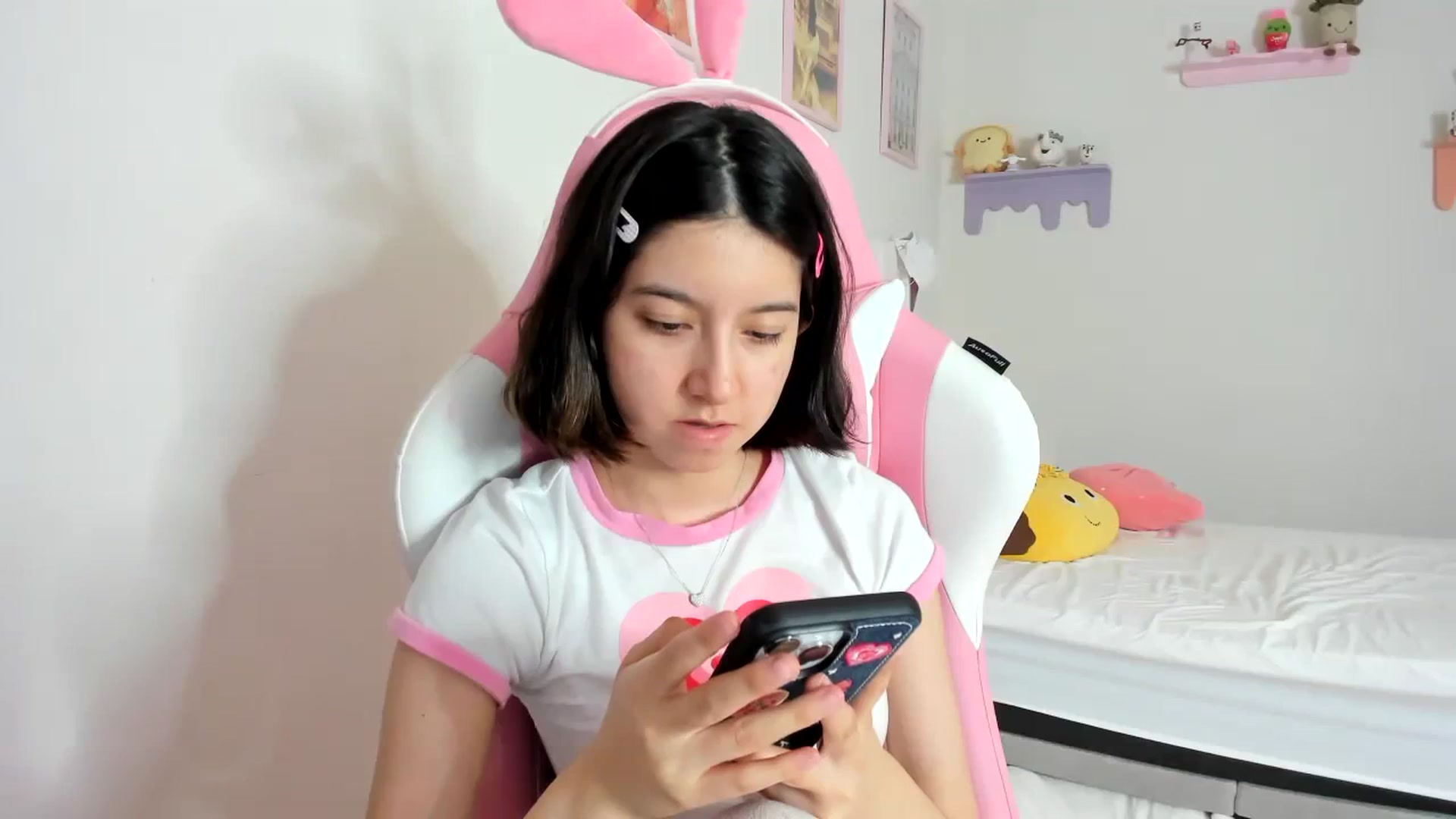Gallery image thumbnail from Cherrycute666's myfreecams stream on, 09/08/2023, 24:01 image 3 of 20