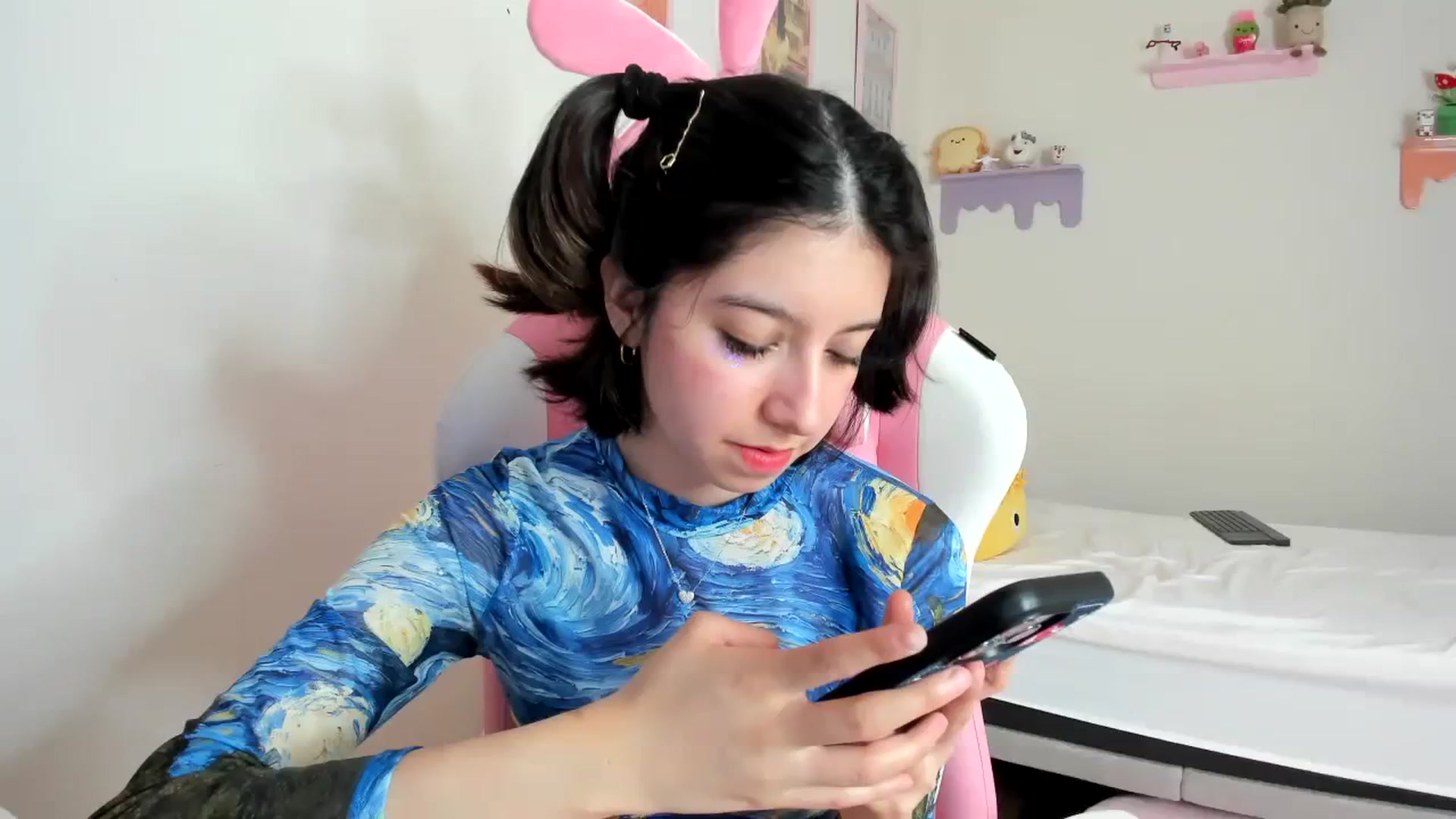 Gallery image thumbnail from Cherrycute666's myfreecams stream on, 09/08/2023, 21:36 image 11 of 20