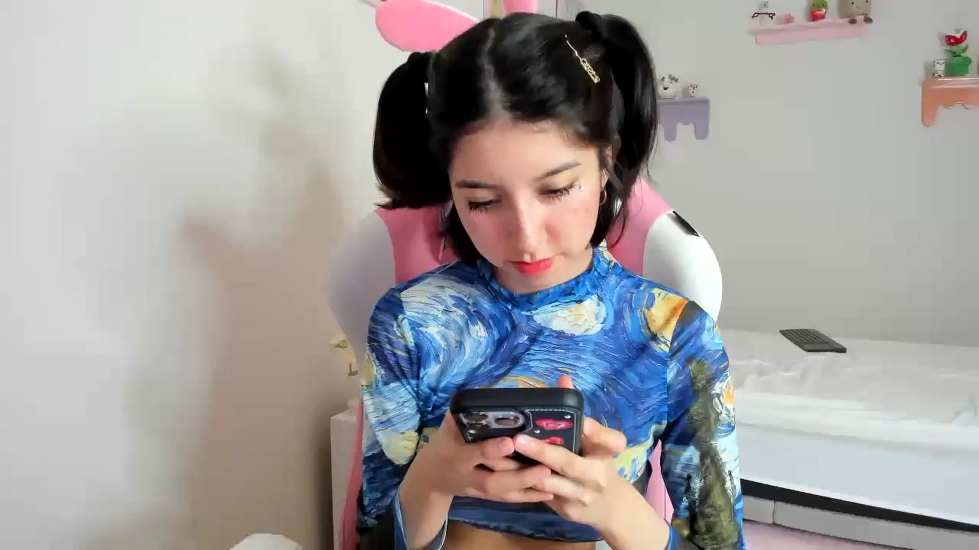 Gallery image thumbnail from Cherrycute666's myfreecams stream on, 09/08/2023, 21:36 image 6 of 20