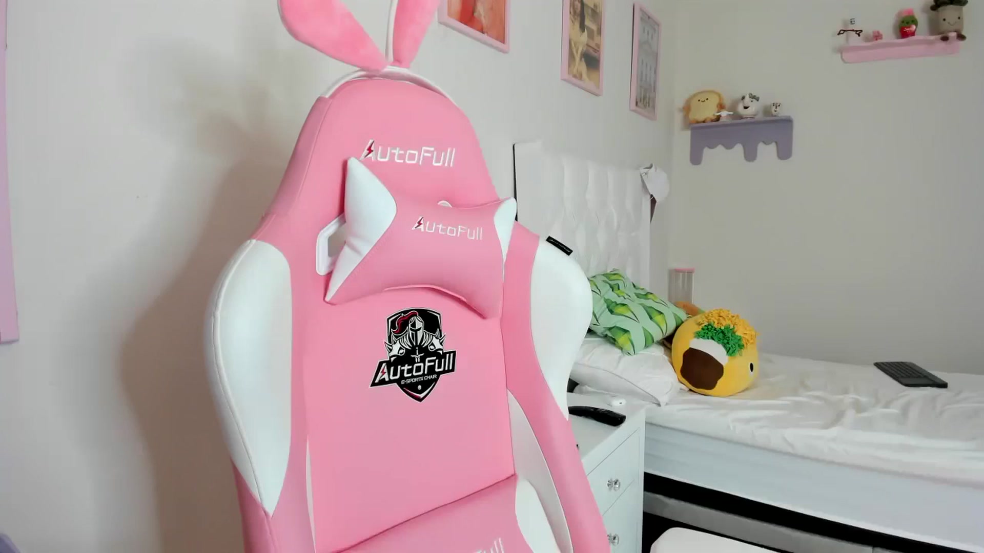 Gallery image thumbnail from Cherrycute666's myfreecams stream on, 09/08/2023, 21:36 image 20 of 20