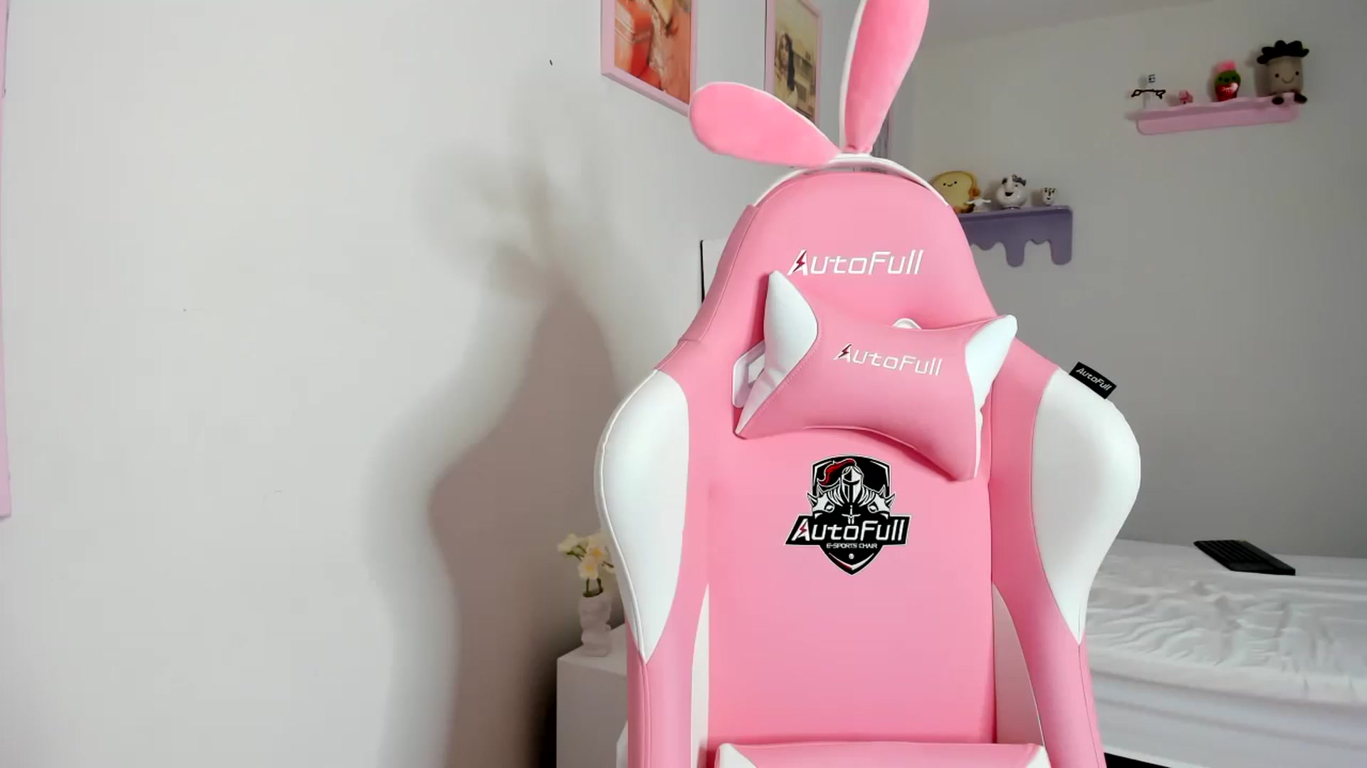 Gallery image thumbnail from Cherrycute666's myfreecams stream on, 09/09/2023, 04:47 image 12 of 20