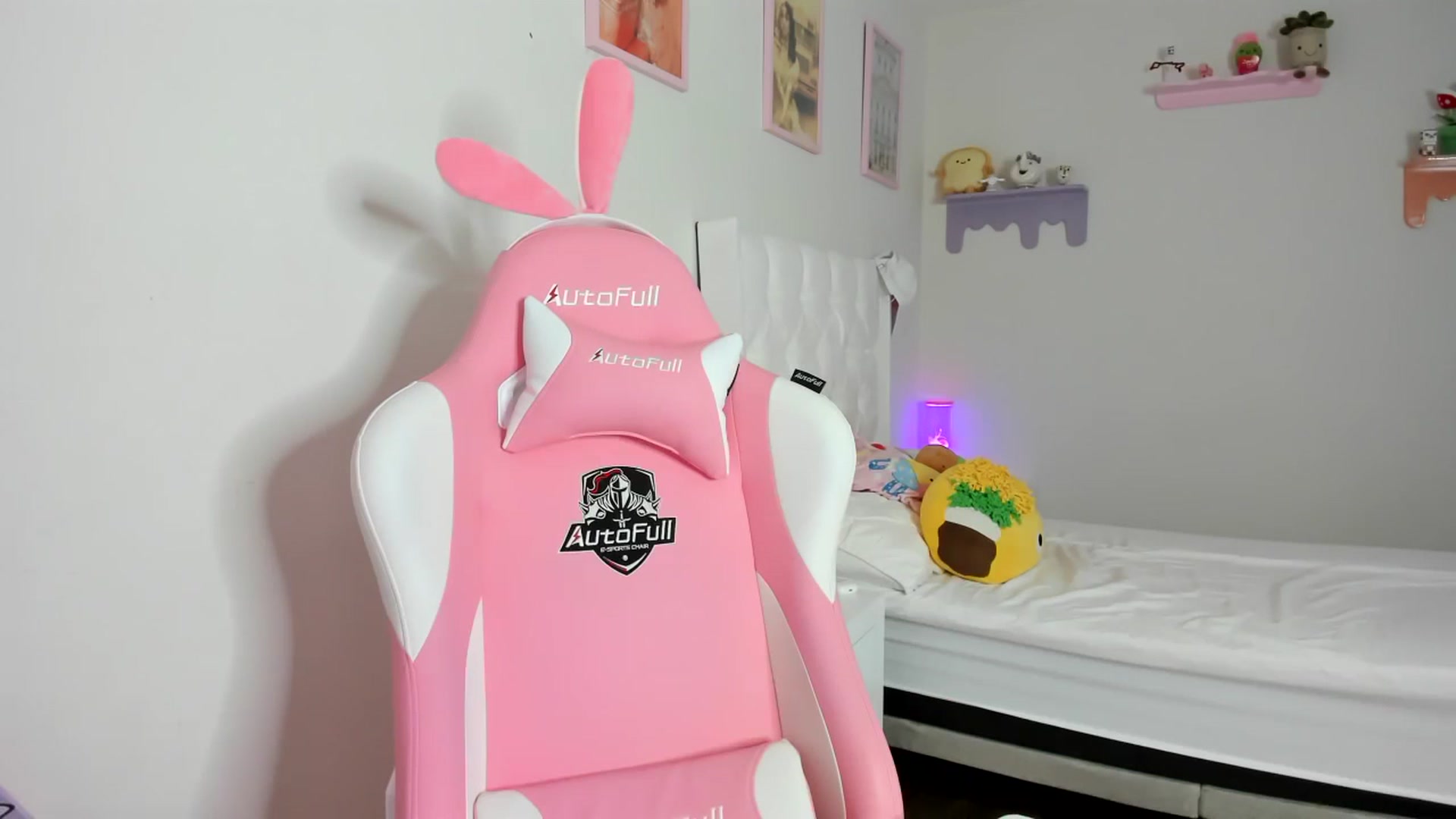 Gallery image thumbnail from Cherrycute666's myfreecams stream on, 09/09/2023, 09:44 image 2 of 20
