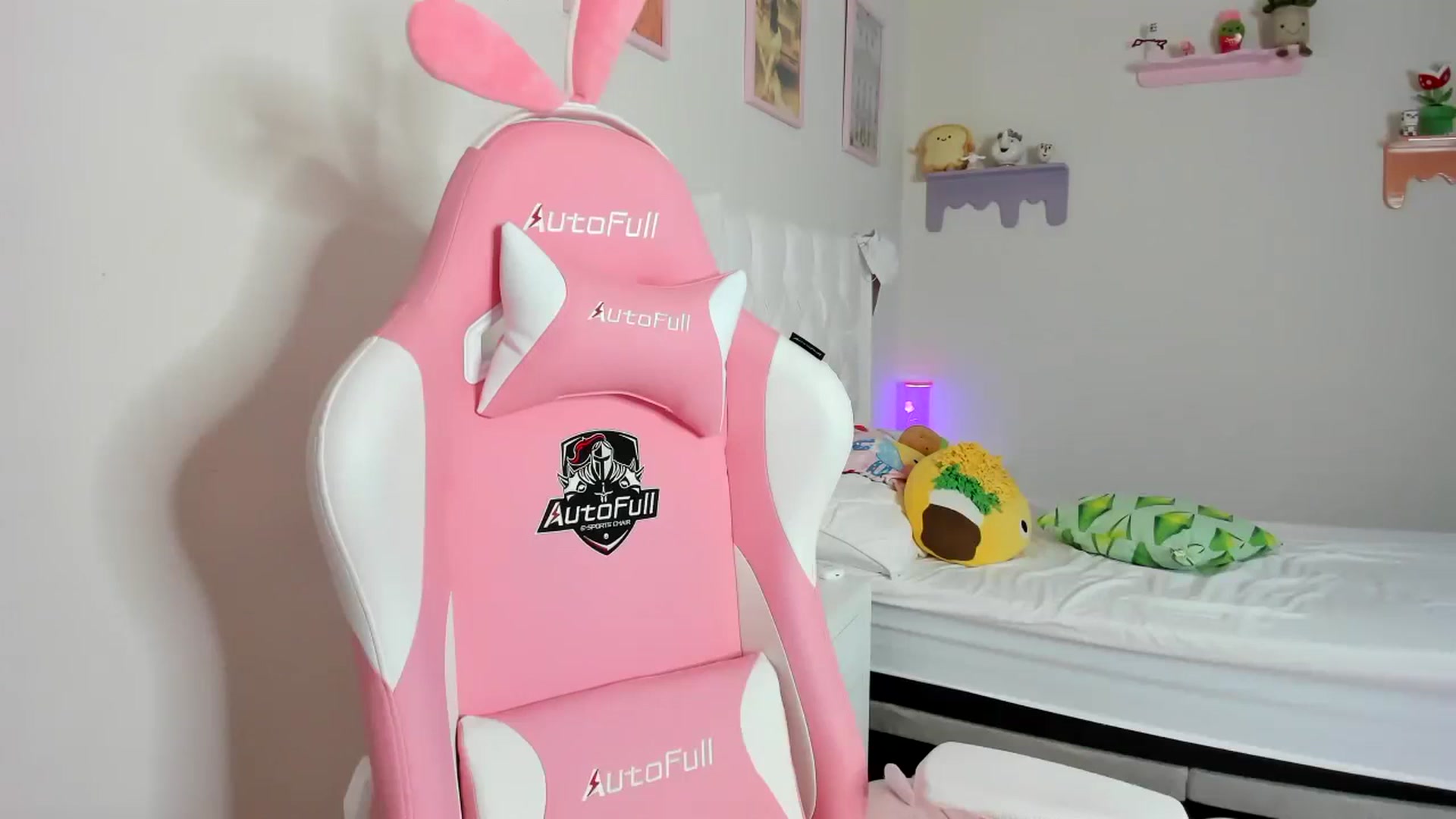 Gallery image thumbnail from Cherrycute666's myfreecams stream on, 09/09/2023, 11:03 image 18 of 20
