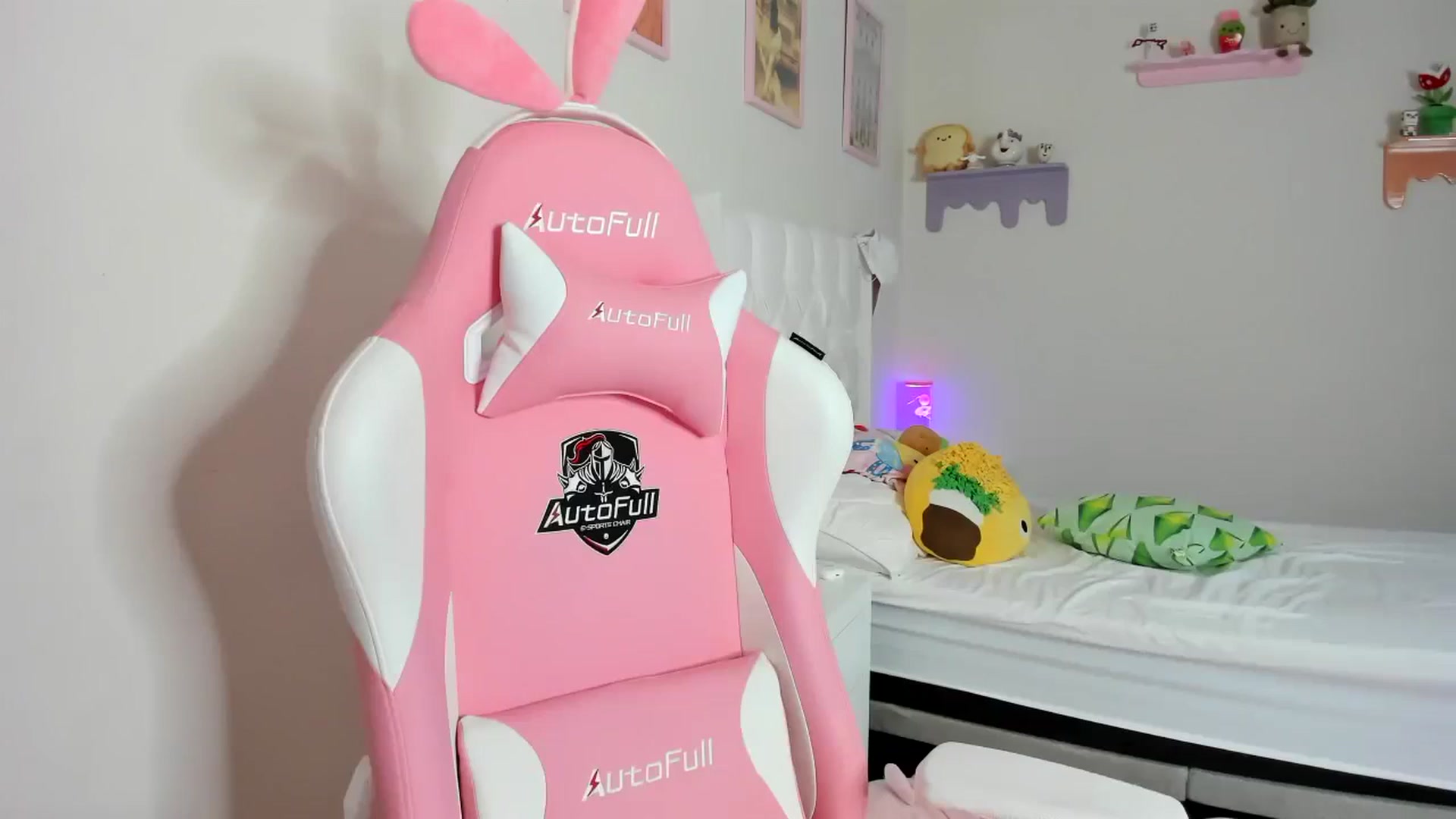 Gallery image thumbnail from Cherrycute666's myfreecams stream on, 09/09/2023, 11:03 image 17 of 20