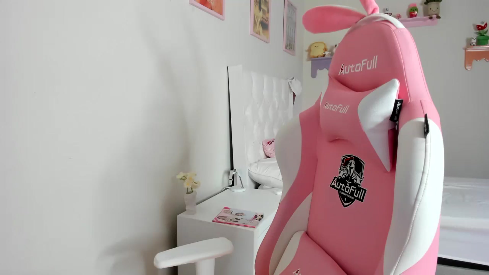 Gallery image thumbnail from Cherrycute666's myfreecams stream on, 09/09/2023, 11:03 image 15 of 20