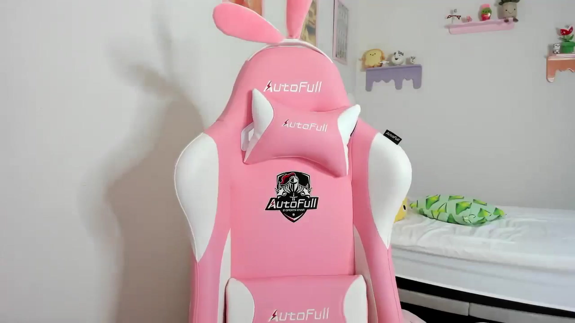 Gallery image thumbnail from Cherrycute666's myfreecams stream on, 09/09/2023, 11:03 image 13 of 20