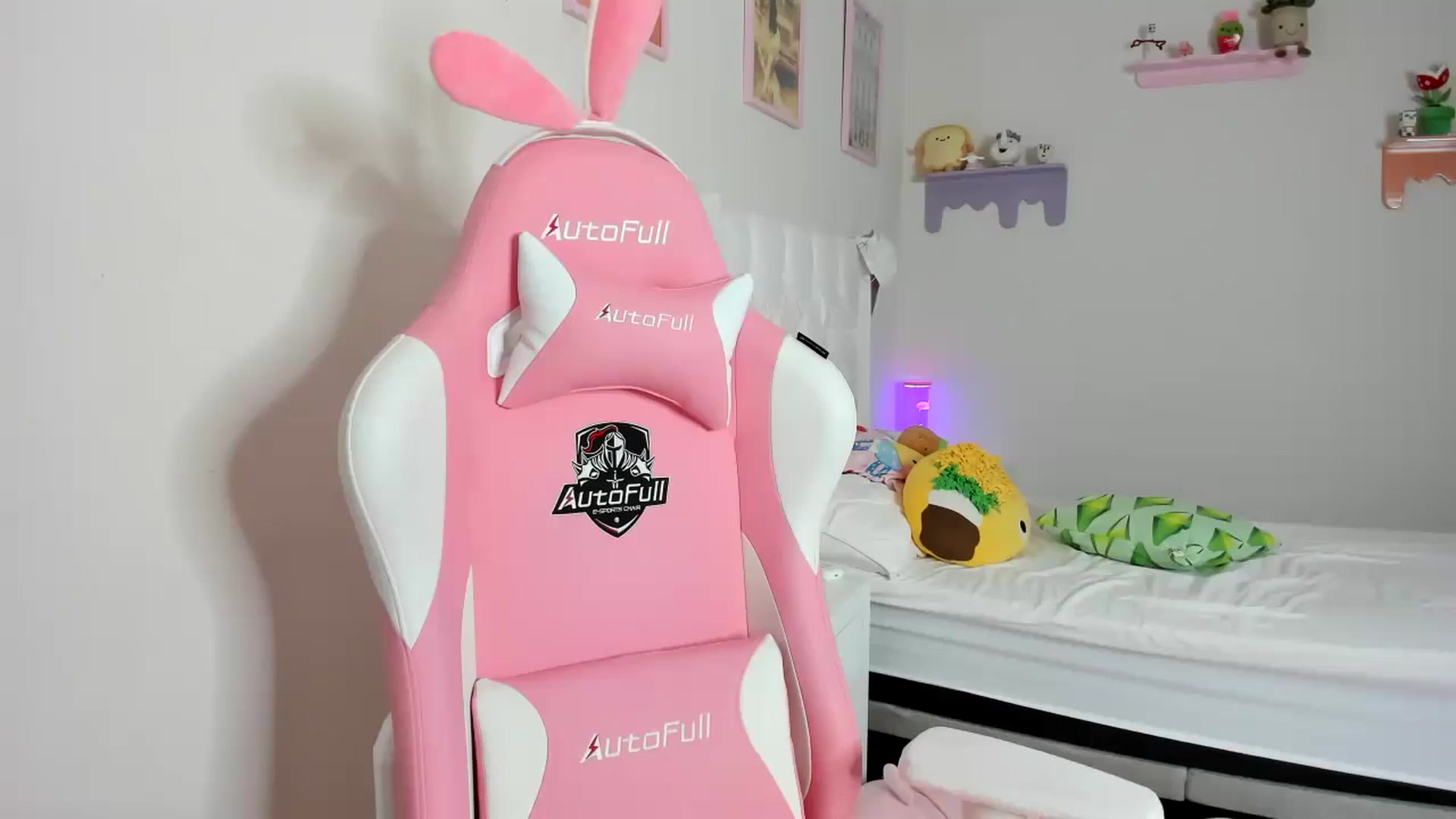 Gallery image thumbnail from Cherrycute666's myfreecams stream on, 09/09/2023, 11:03 image 20 of 20