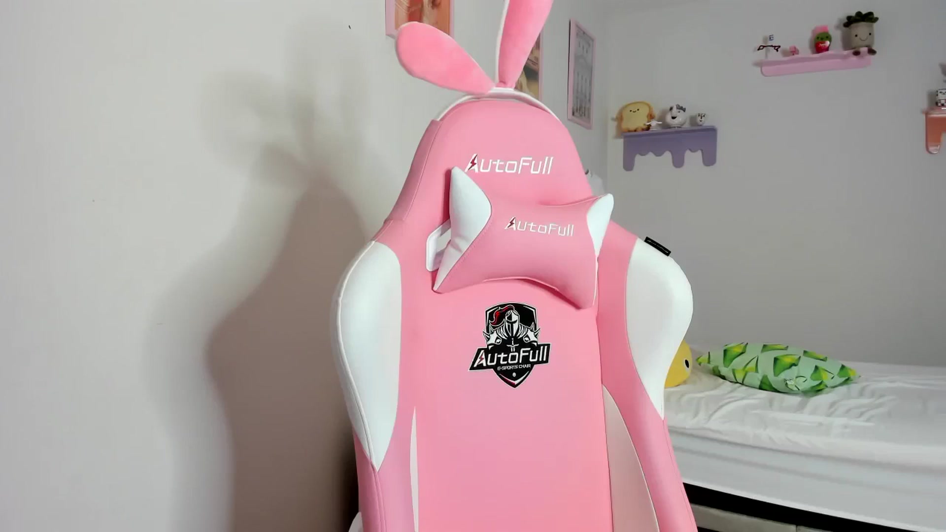 Gallery image thumbnail from Cherrycute666's myfreecams stream on, 09/09/2023, 12:40 image 14 of 20