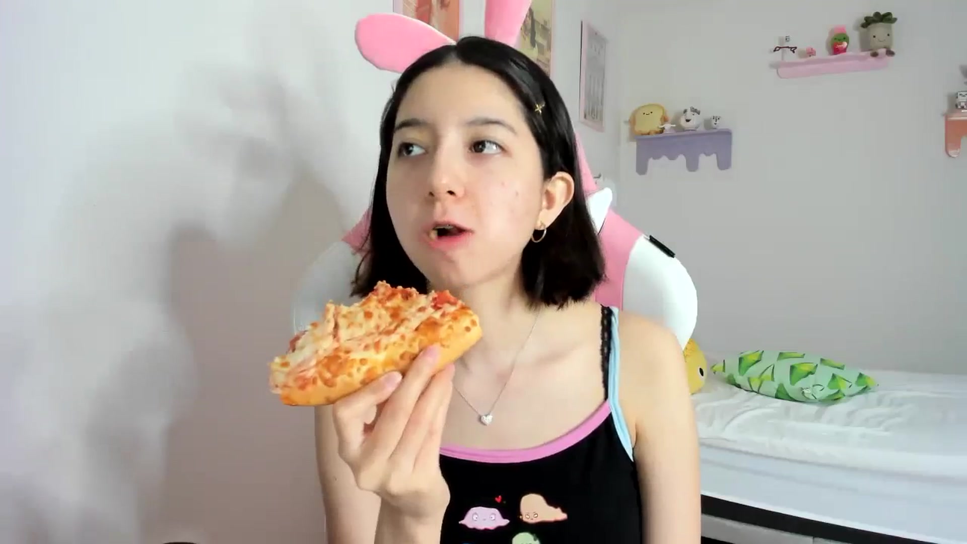 Gallery image thumbnail from Cherrycute666's myfreecams stream on, 09/09/2023, 12:40 image 12 of 20
