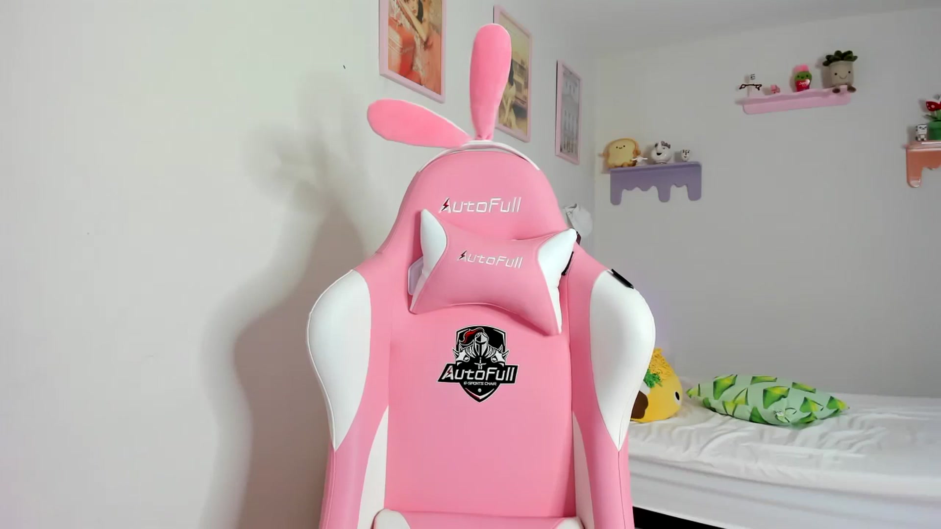 Gallery image thumbnail from Cherrycute666's myfreecams stream on, 09/09/2023, 12:40 image 9 of 20